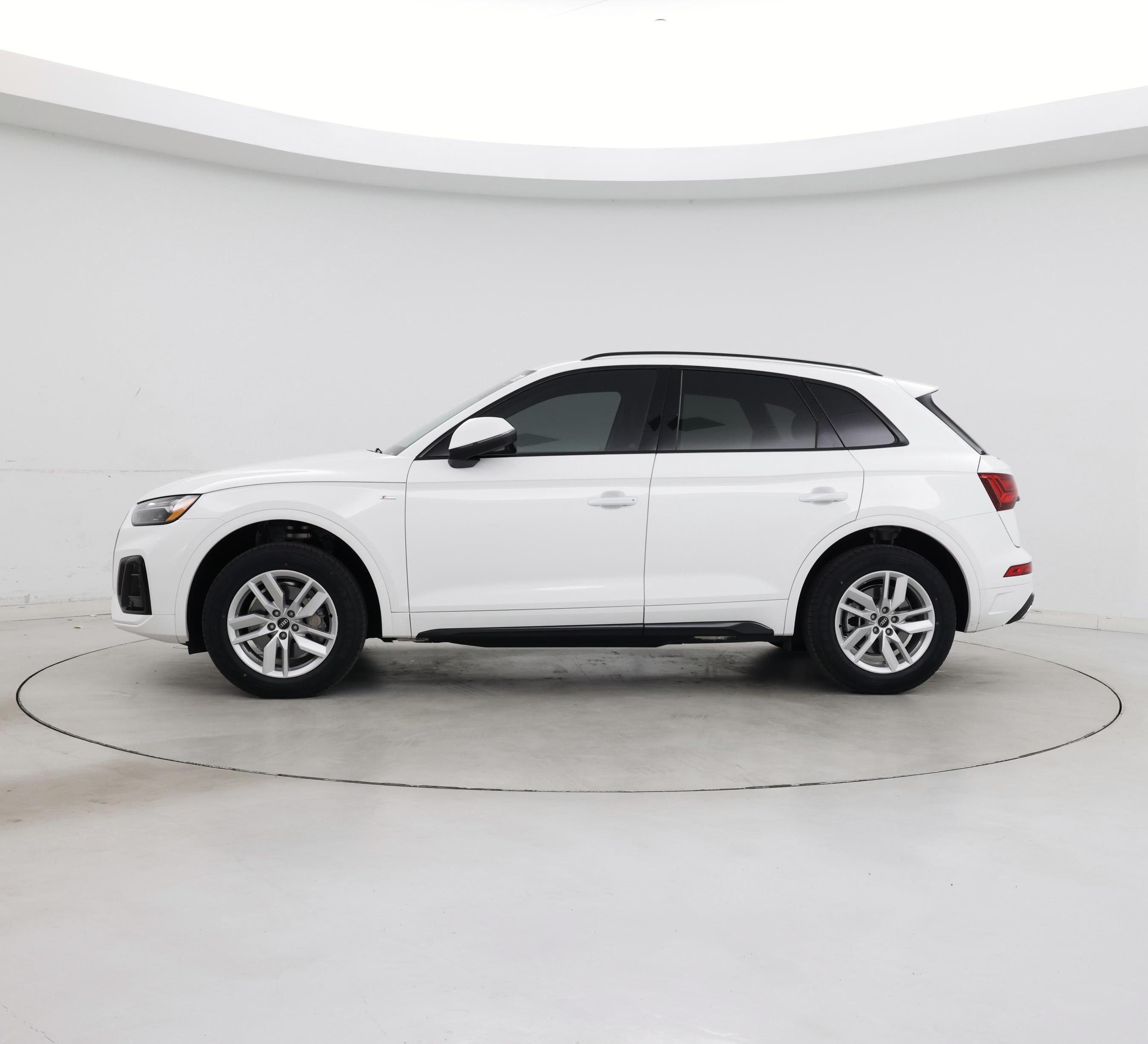 Thumbnail: 2023 Audi Q5 - 3