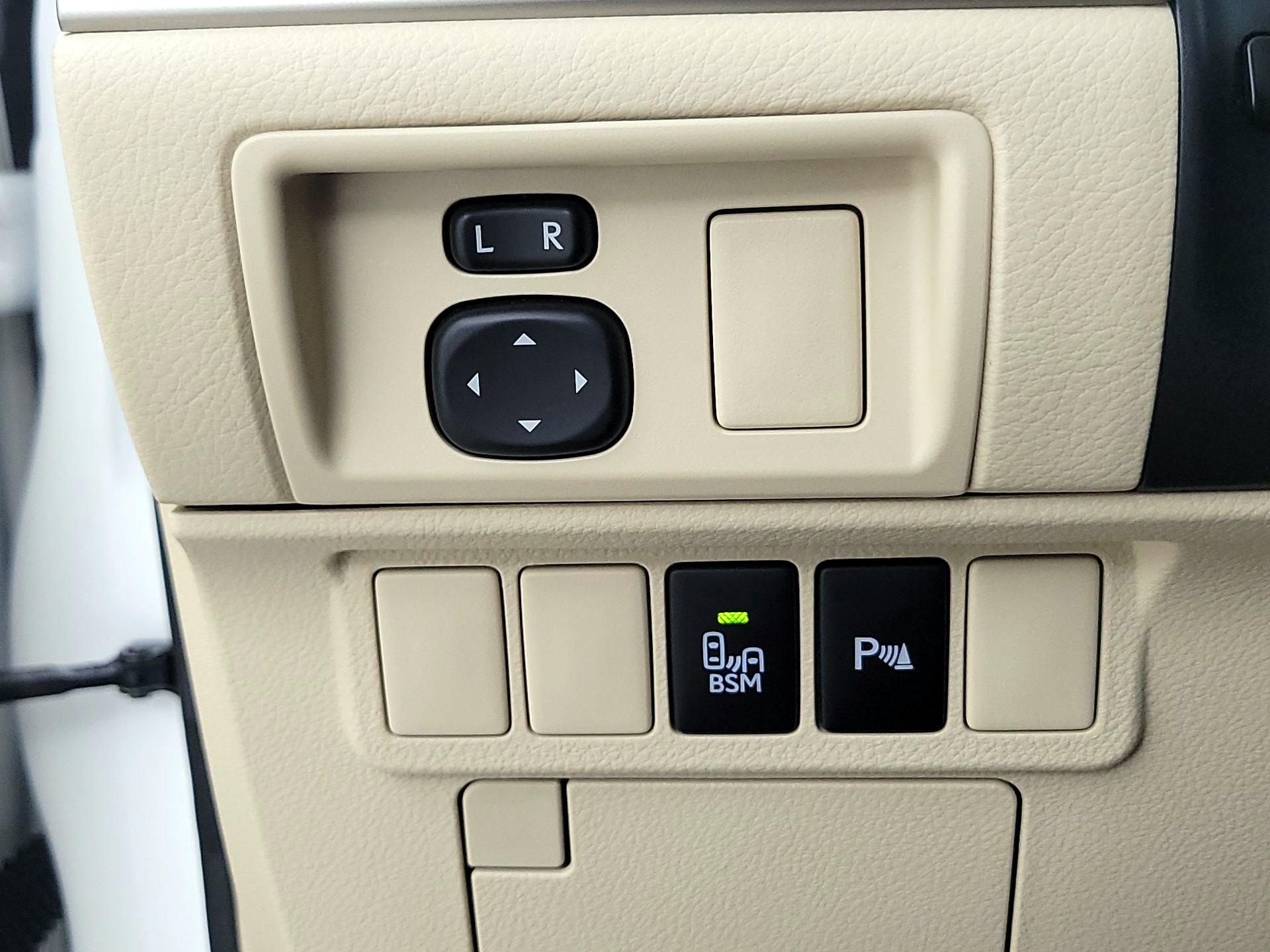 Thumbnail: 2015 Lexus ES - 13