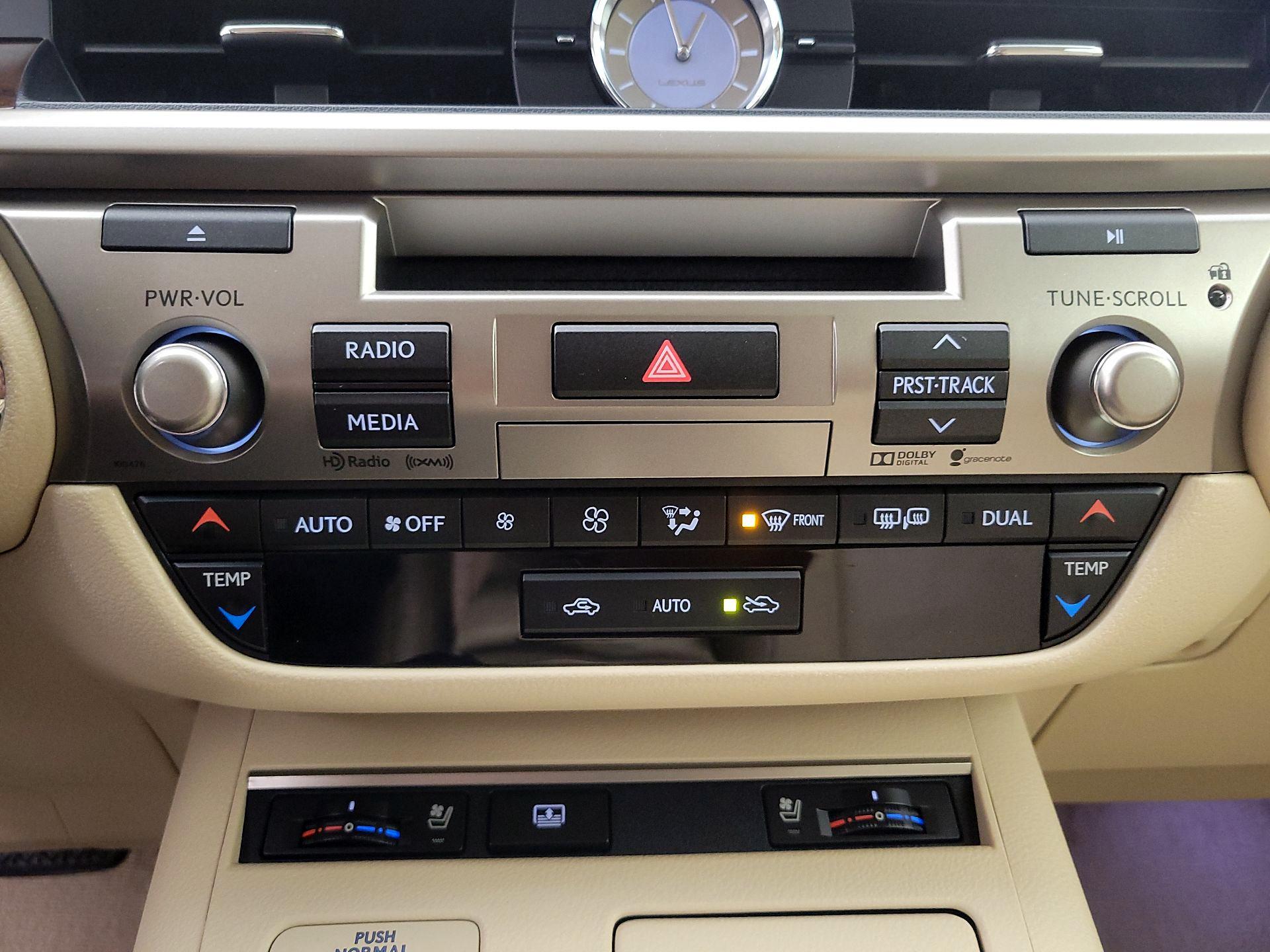 Thumbnail: 2015 Lexus ES - 17