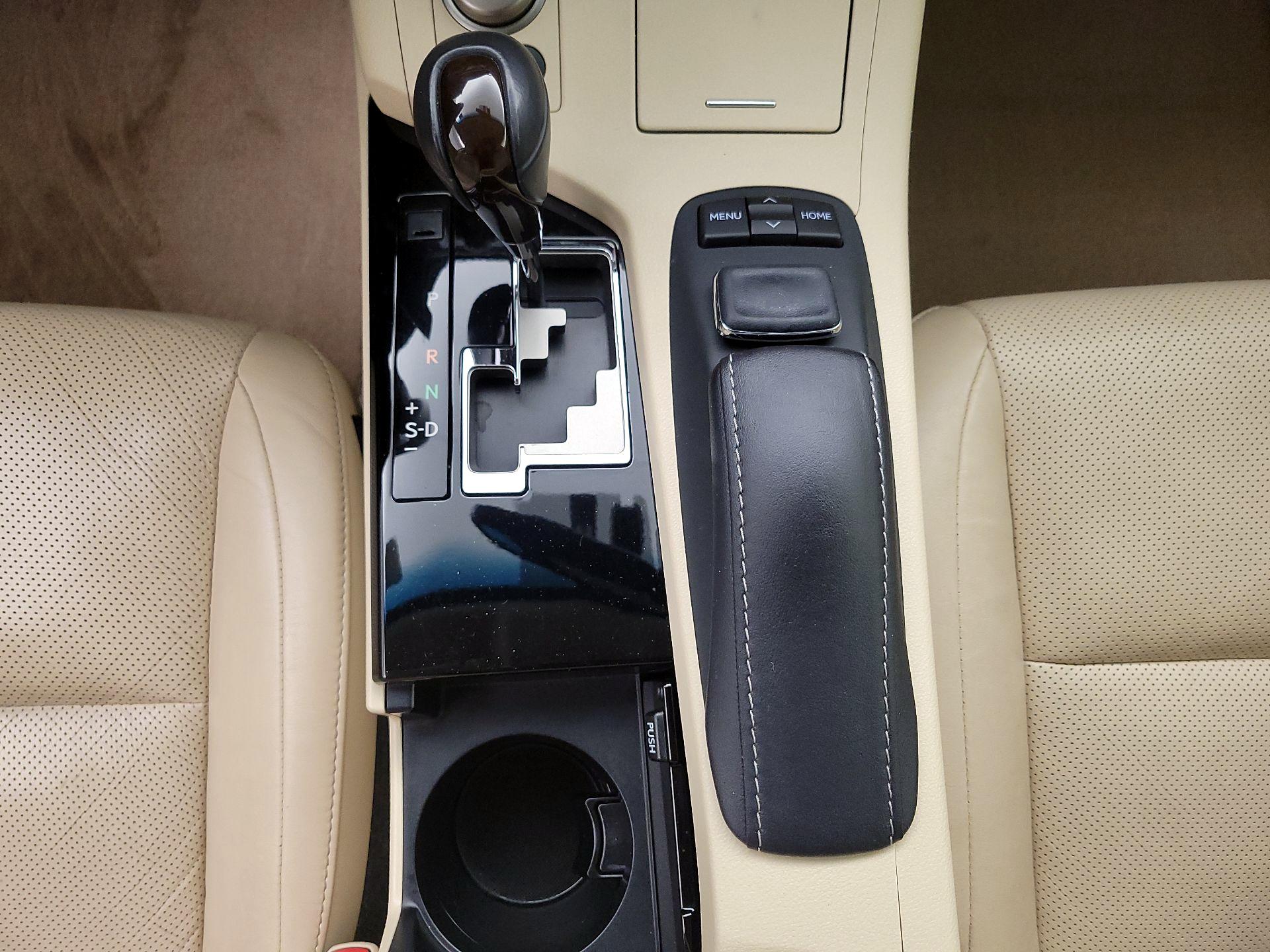 Thumbnail: 2015 Lexus ES - 18