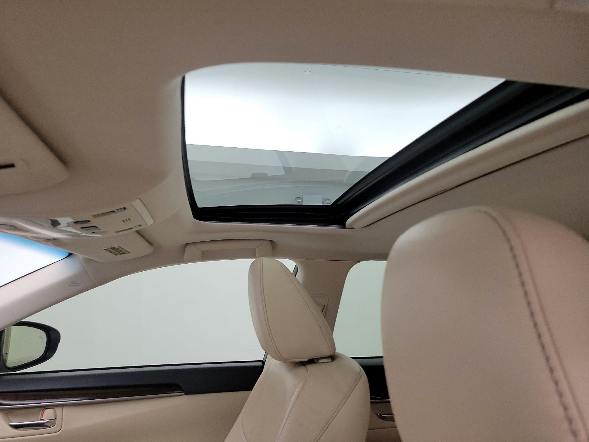 Thumbnail: 2015 Lexus ES - 19