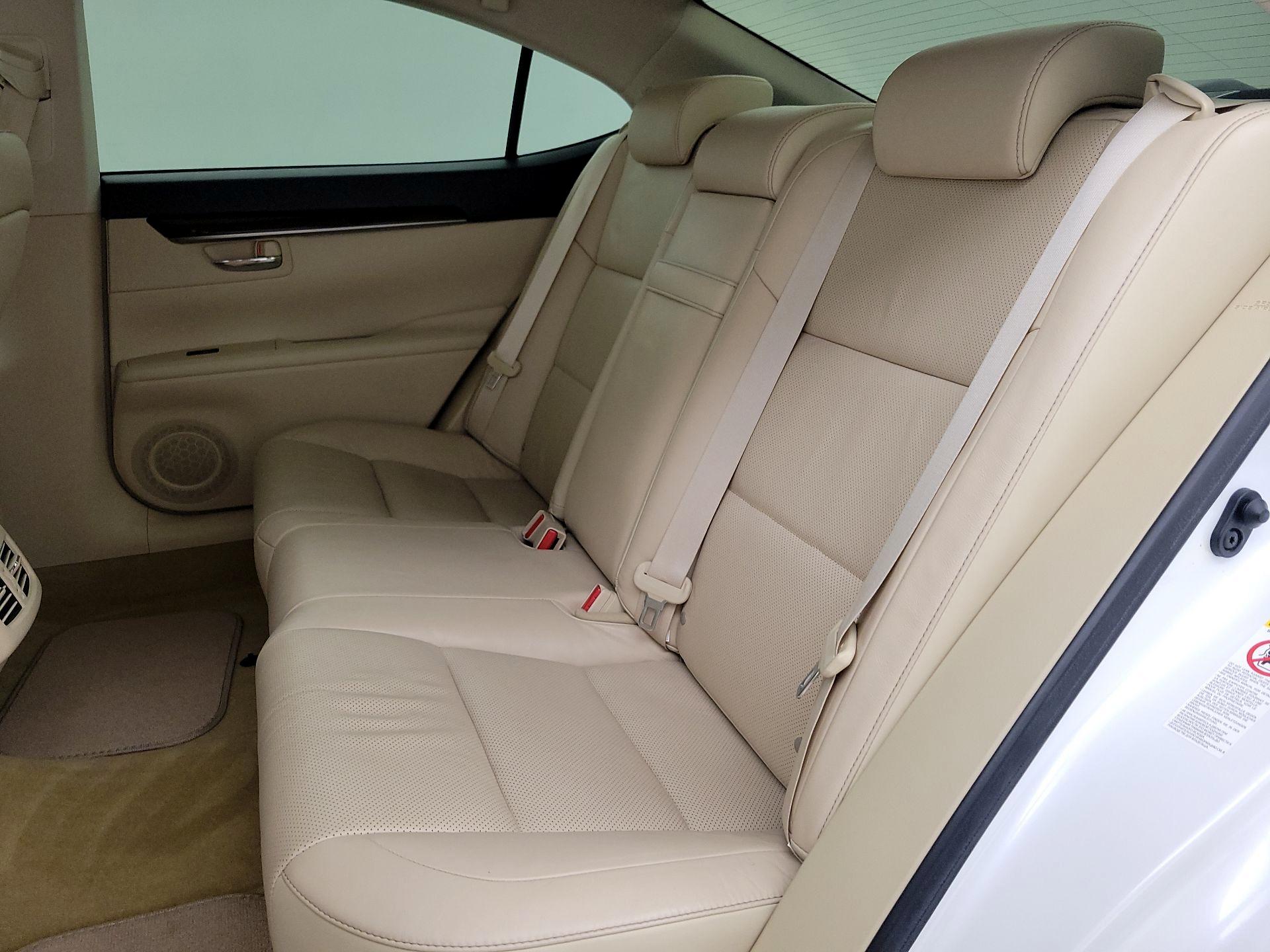 Thumbnail: 2015 Lexus ES - 20