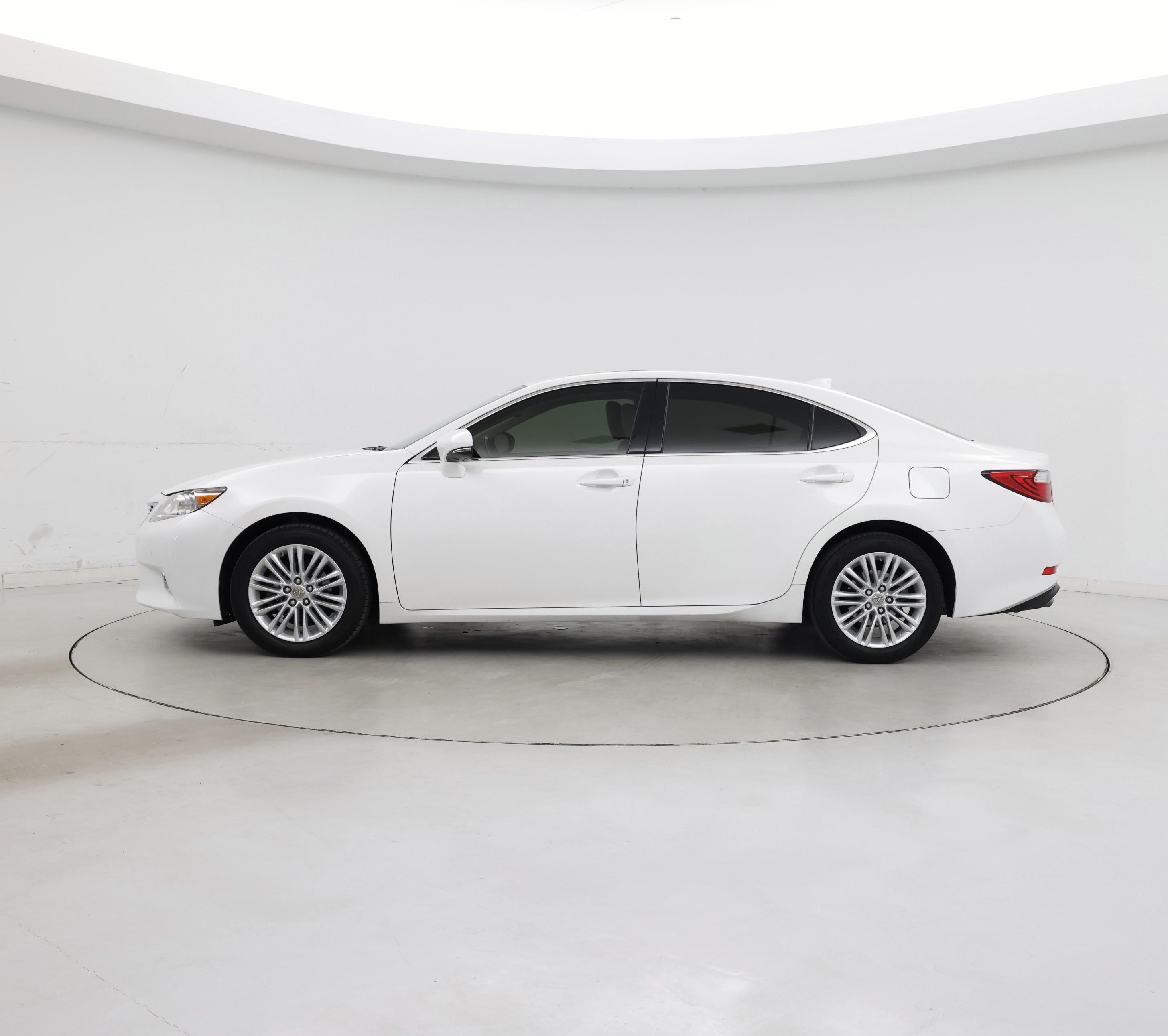 Thumbnail: 2015 Lexus ES - 3