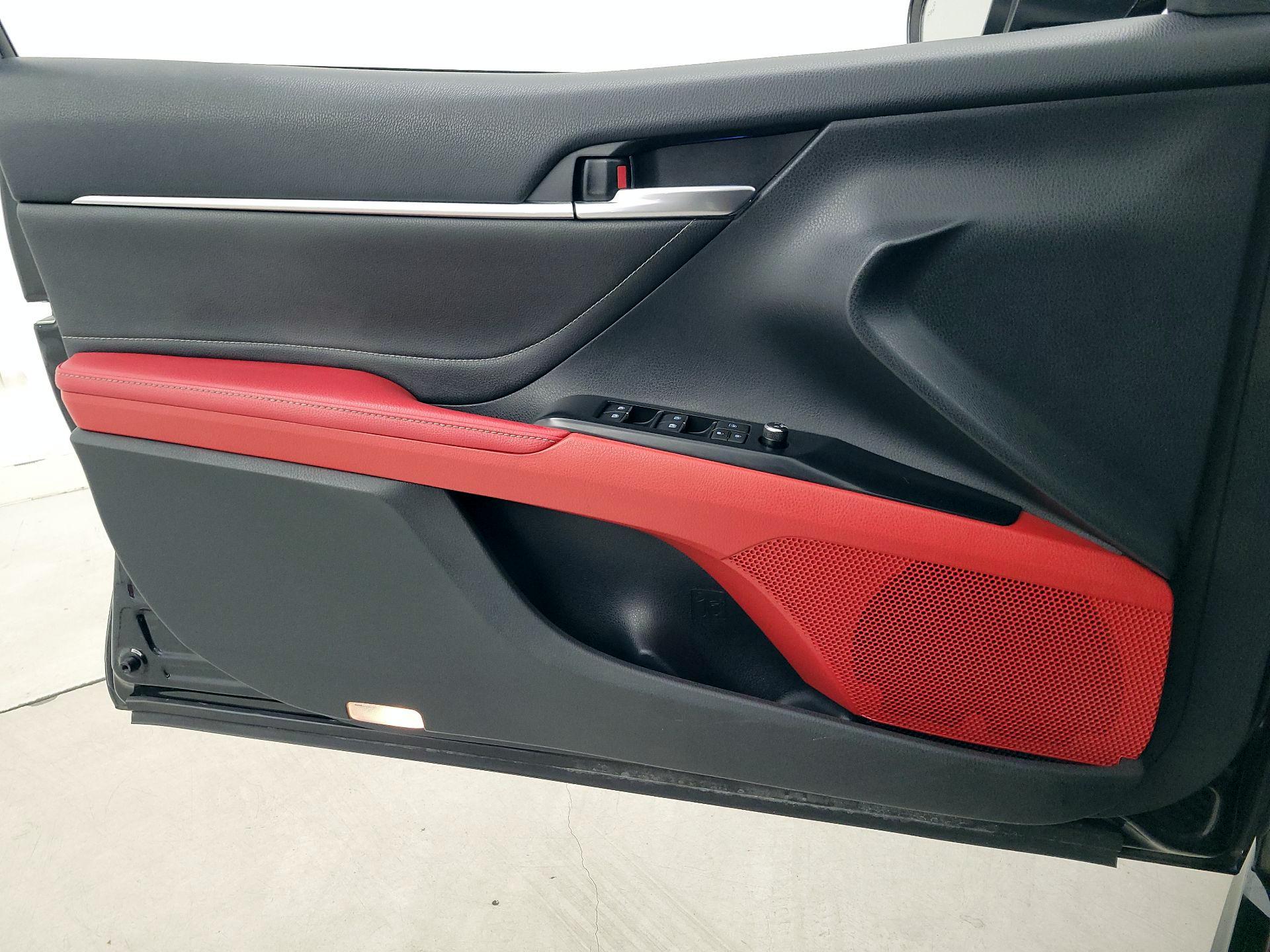 Thumbnail: 2018 Toyota Camry - 12