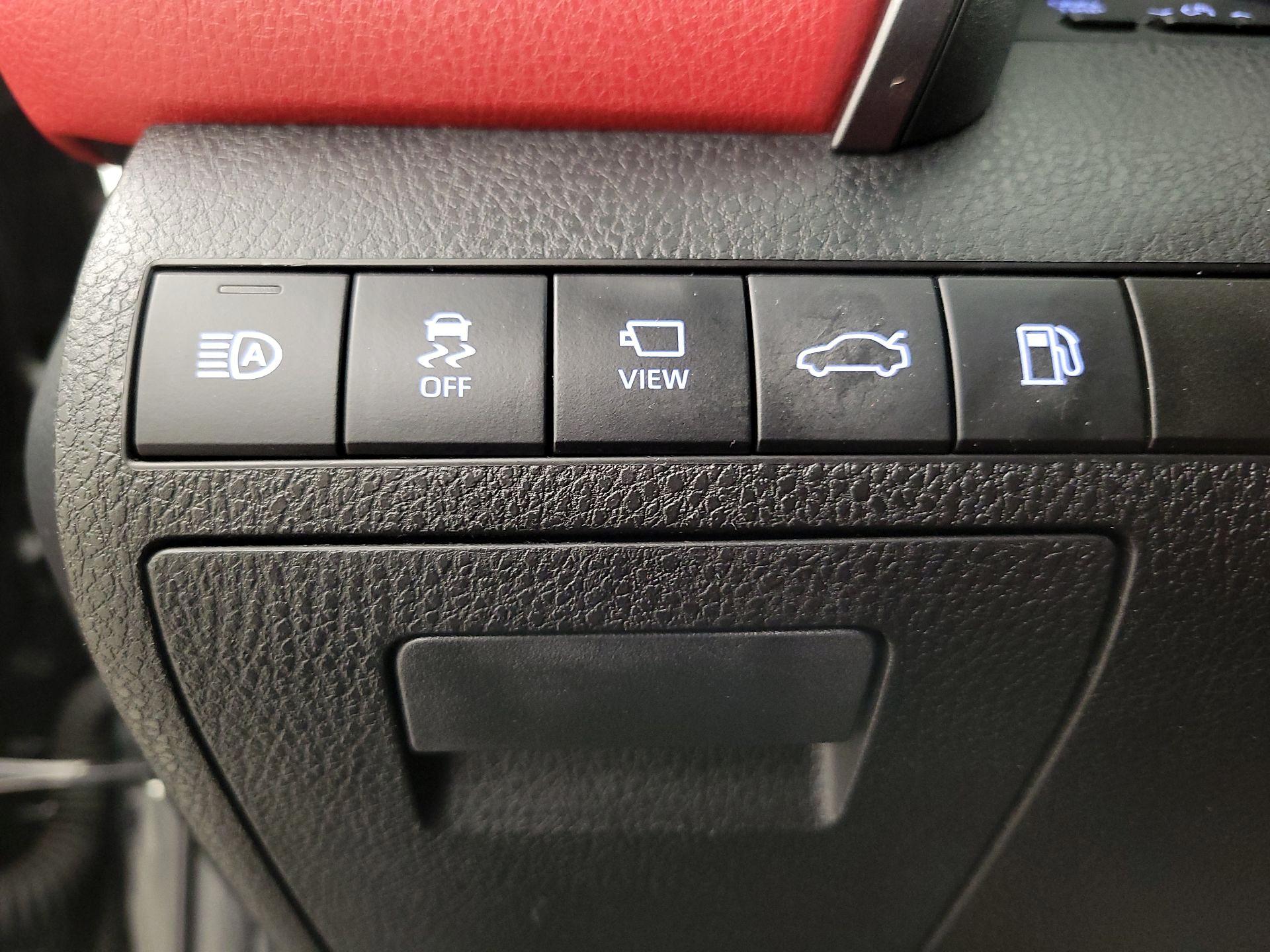 Thumbnail: 2018 Toyota Camry - 13