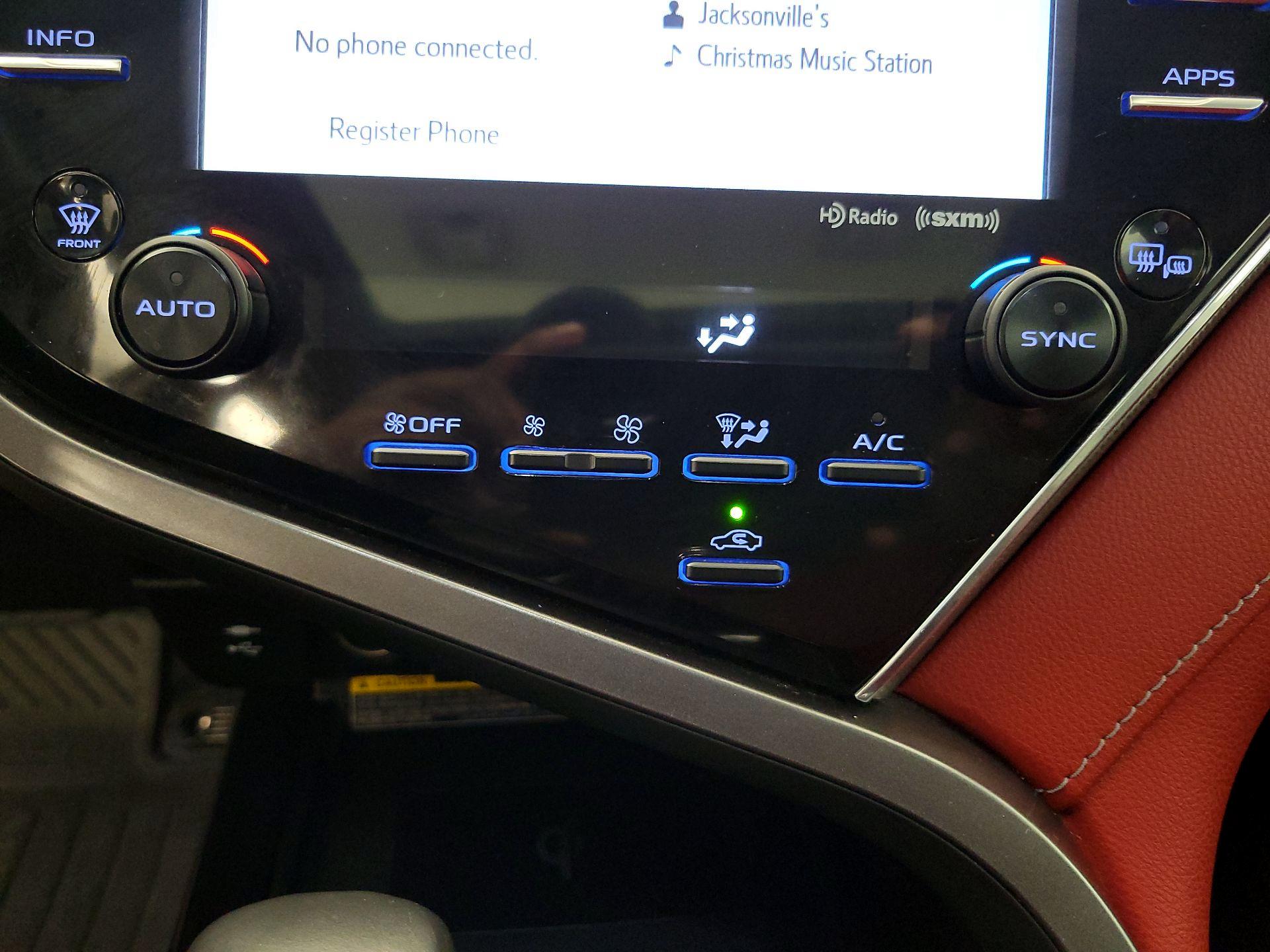 Thumbnail: 2018 Toyota Camry - 16