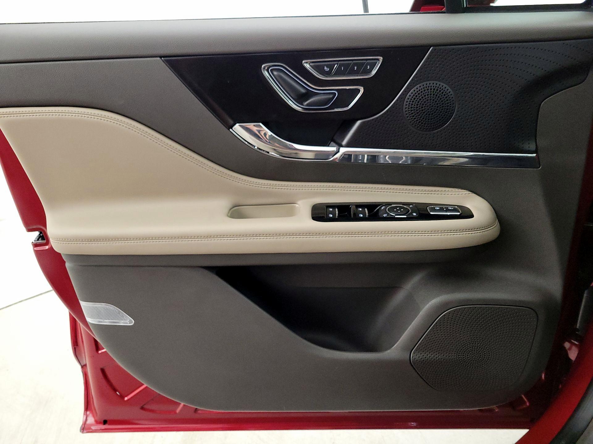 Thumbnail: 2024 Lincoln Corsair - 12