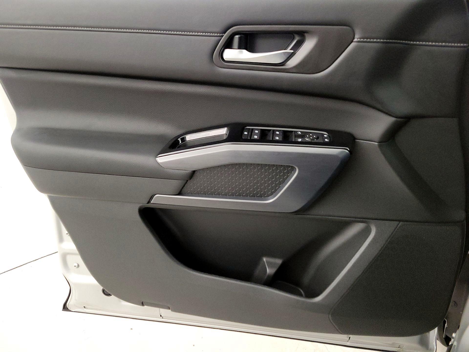 Thumbnail: 2024 Nissan Pathfinder - 12