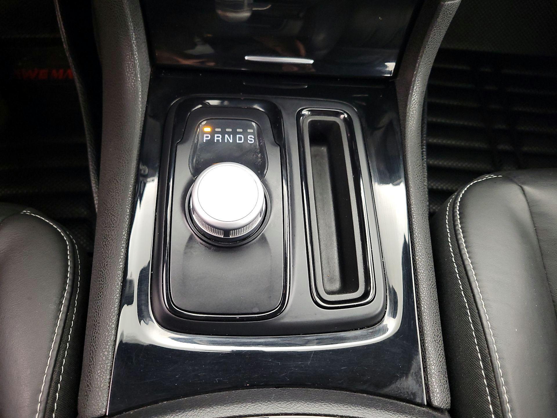 Thumbnail: 2022 Chrysler 300 - 17