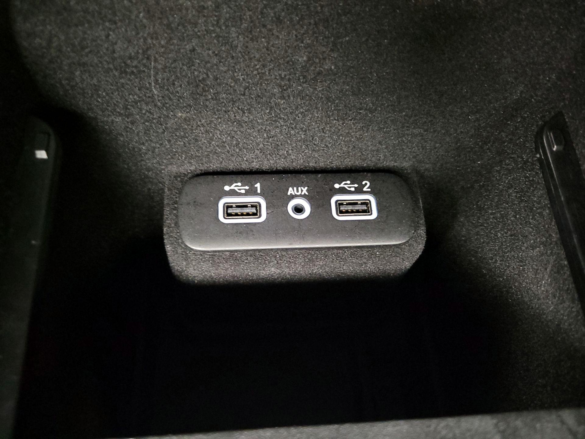 Thumbnail: 2022 Chrysler 300 - 18