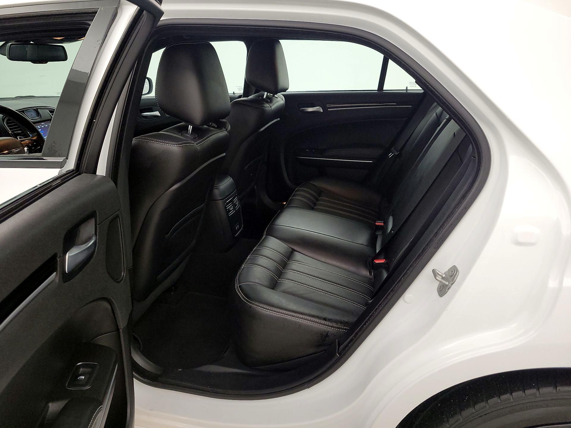 Thumbnail: 2022 Chrysler 300 - 20