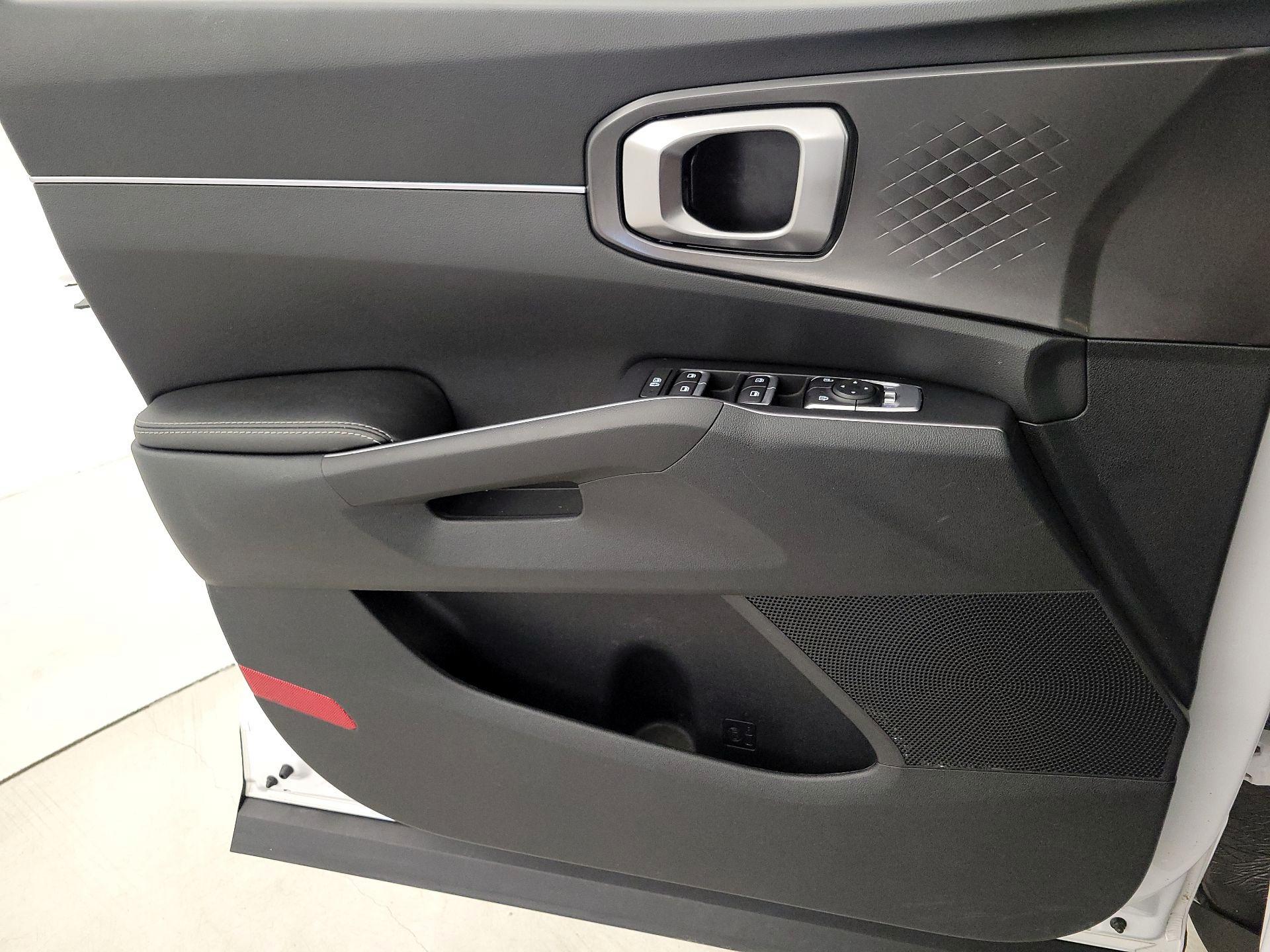 Thumbnail: 2023 Kia Sorento - 12