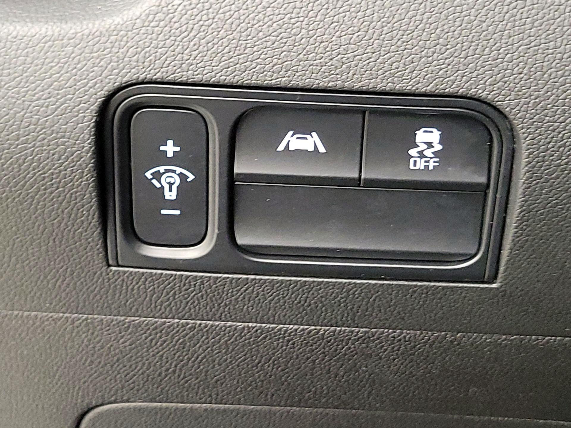 Thumbnail: 2023 Kia Sorento - 13