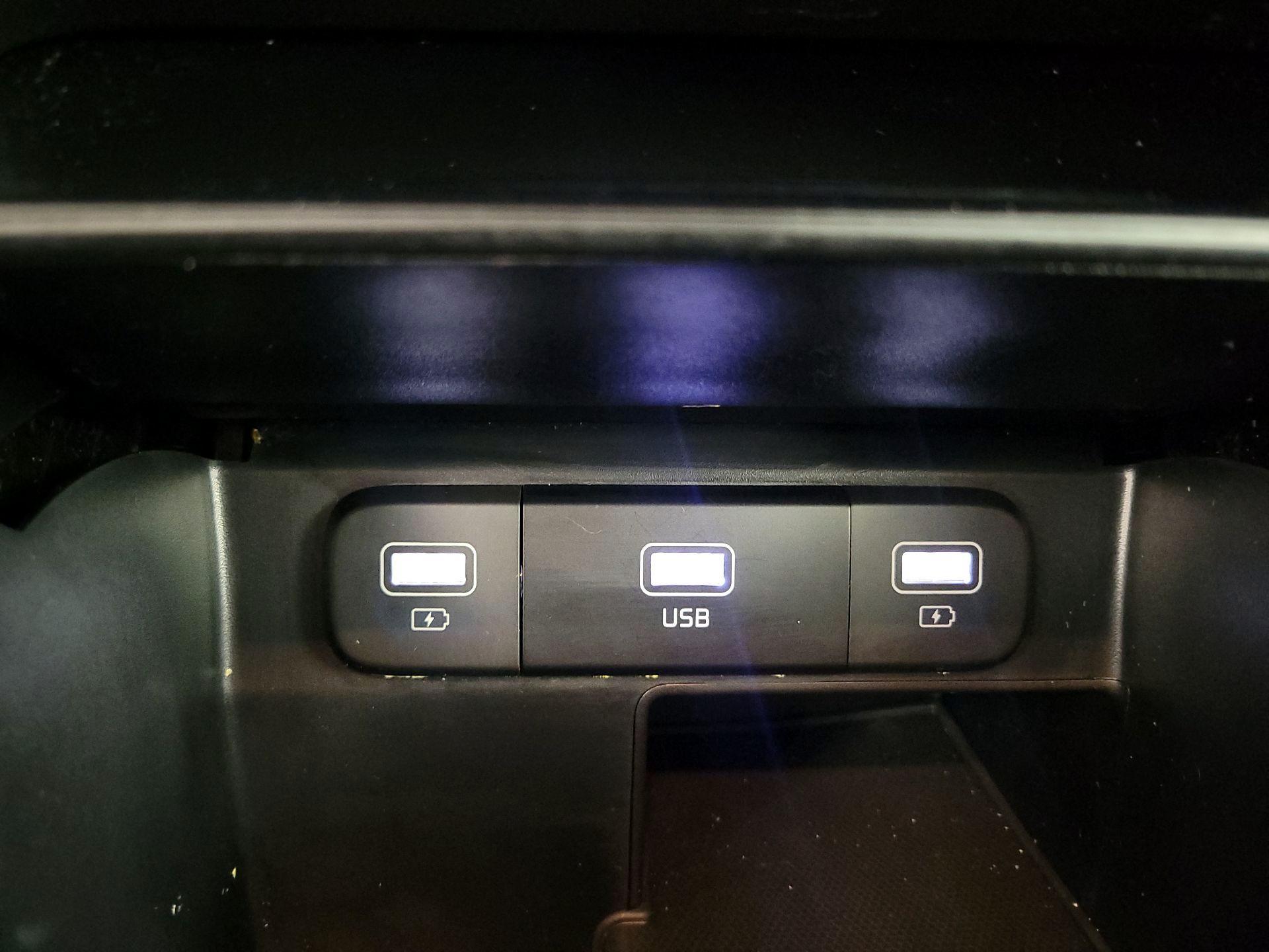 Thumbnail: 2023 Kia Sorento - 18