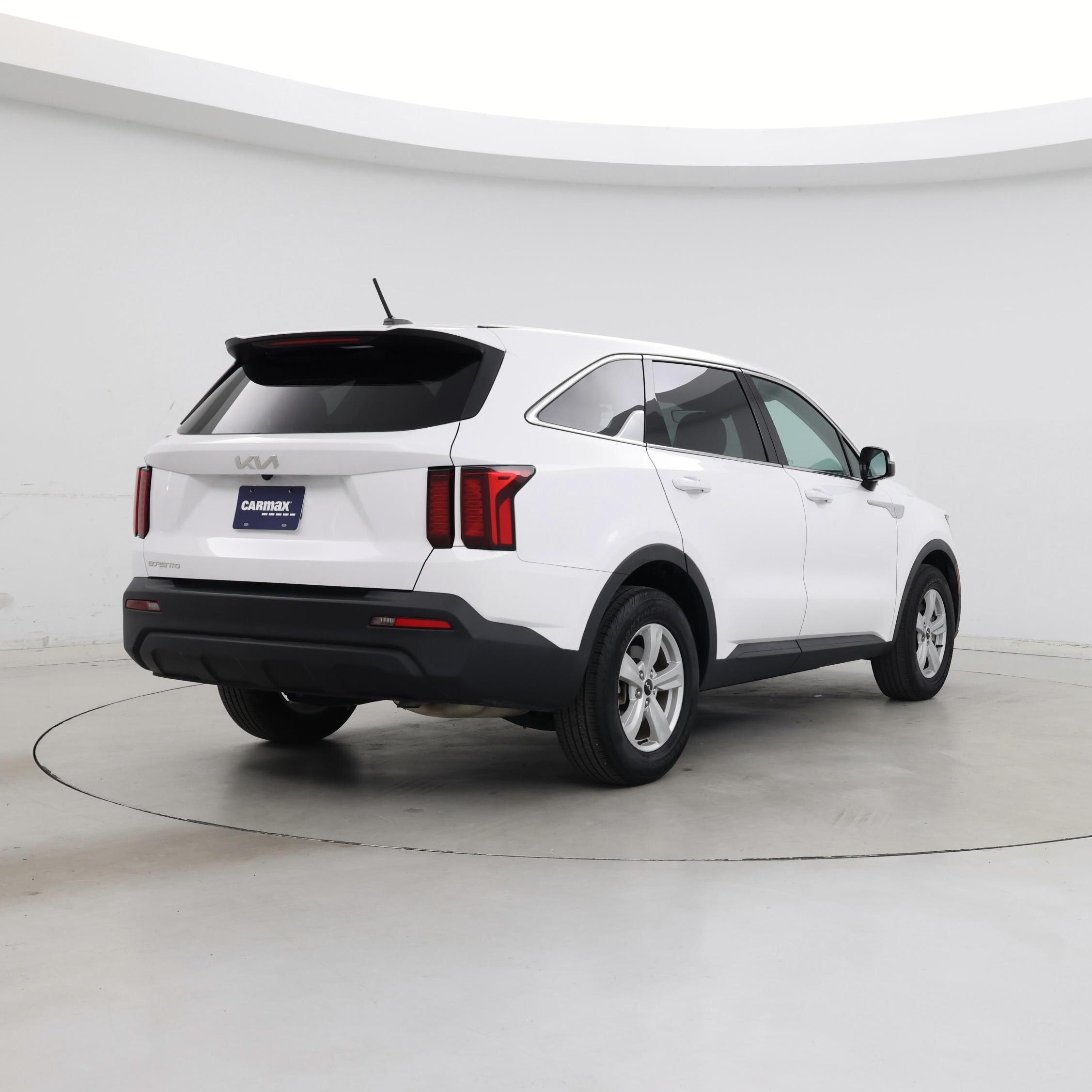 Thumbnail: 2023 Kia Sorento - 8