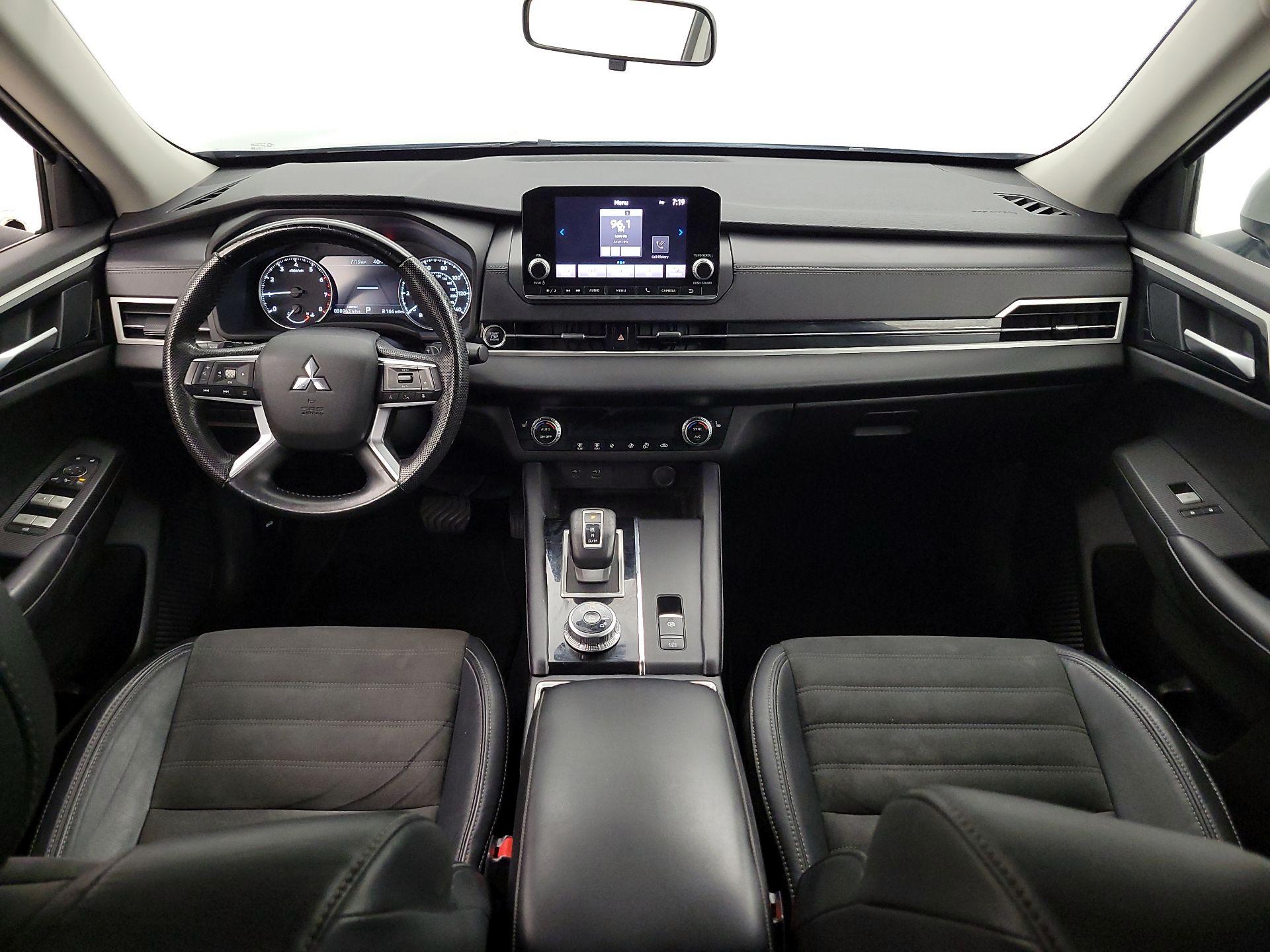 Thumbnail: 2023 Mitsubishi Outlander - 9