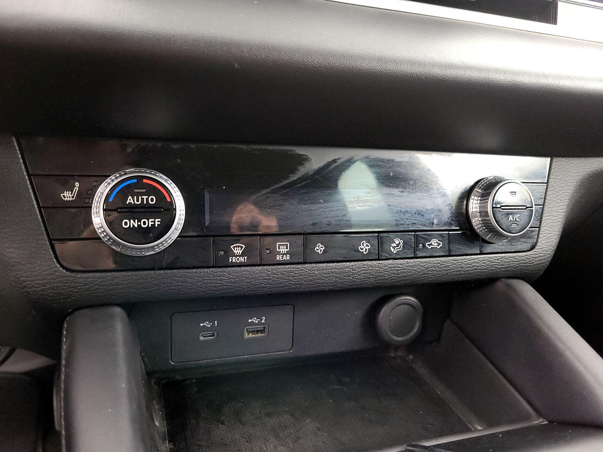 Thumbnail: 2023 Mitsubishi Outlander - 16