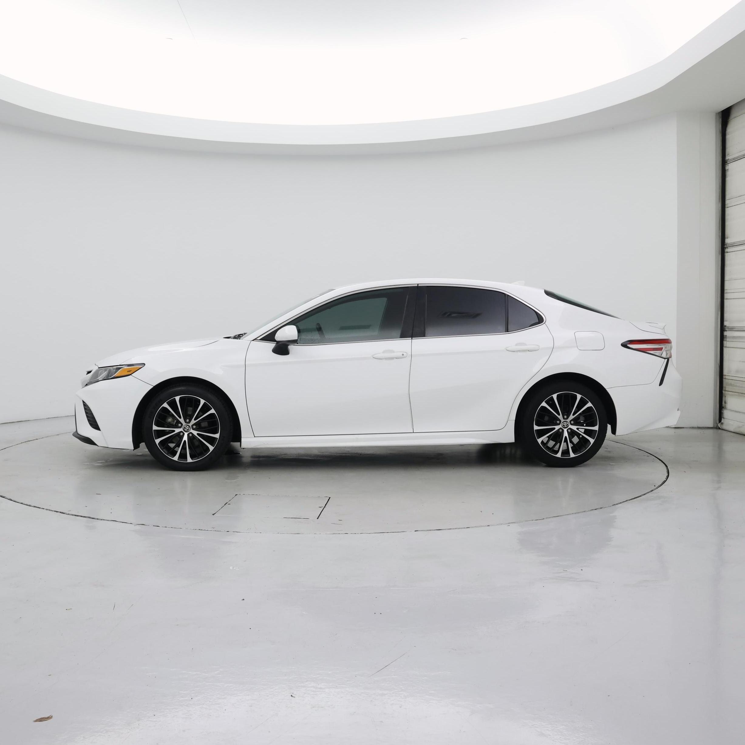 Thumbnail: 2020 Toyota Camry - 3