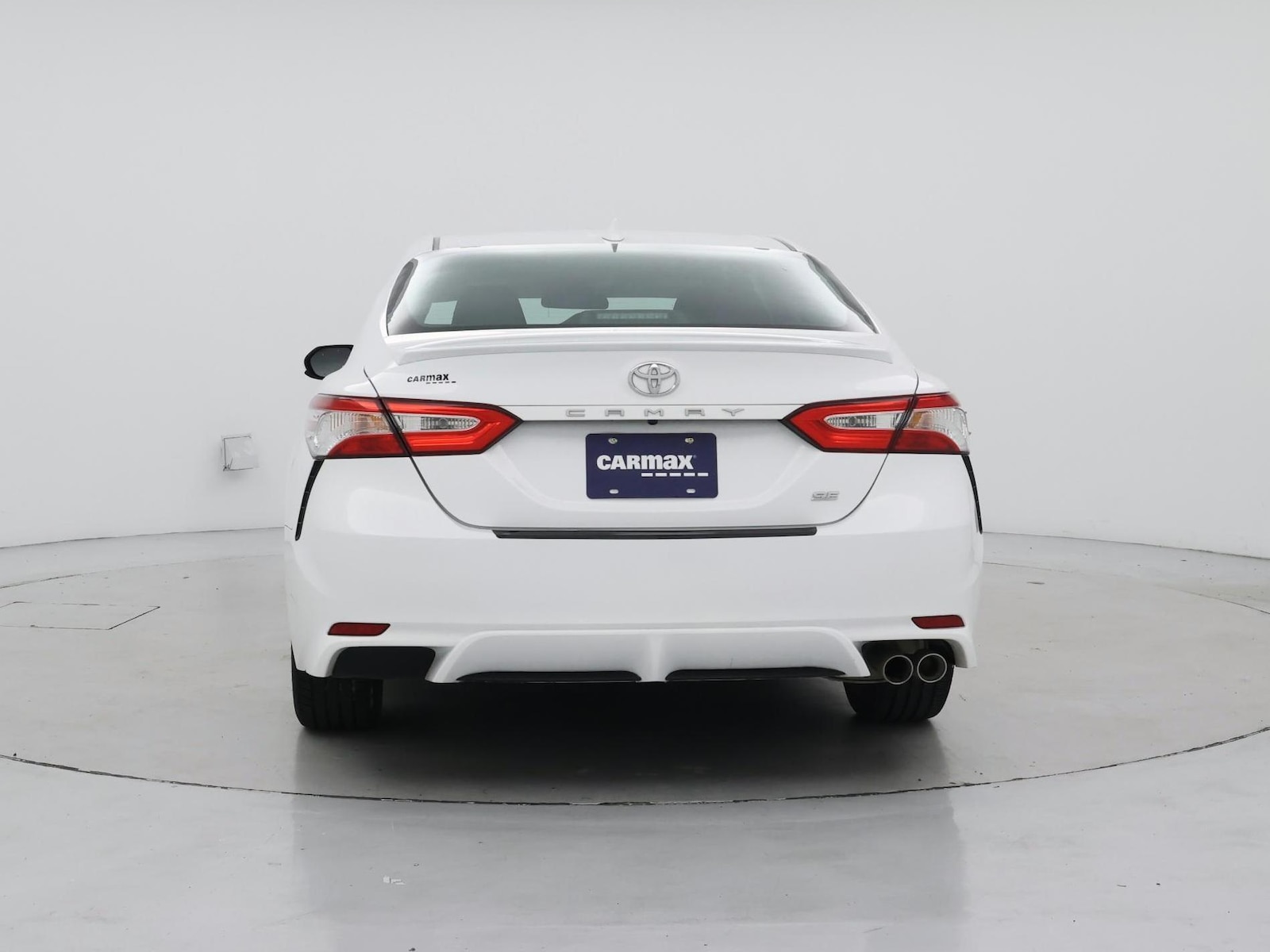 2020 Toyota Camry SE - Photo 7