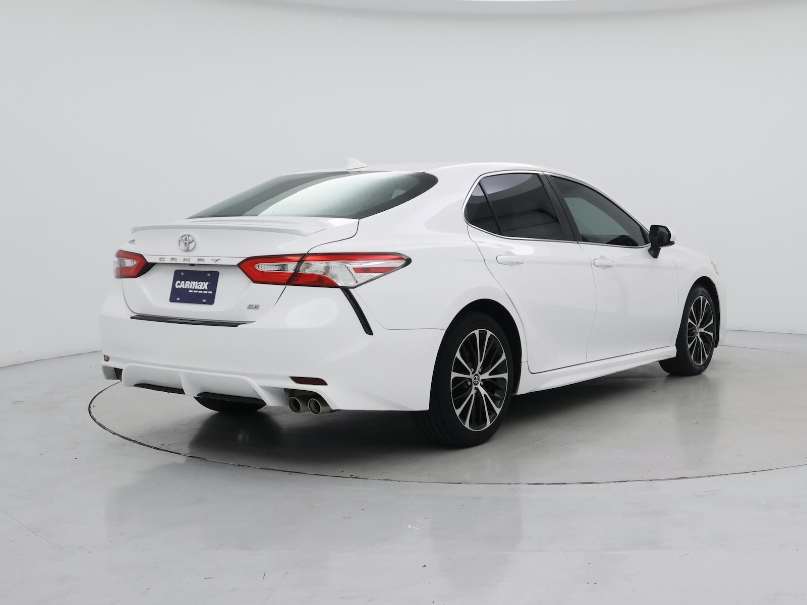 2020 Toyota Camry SE - Photo 9