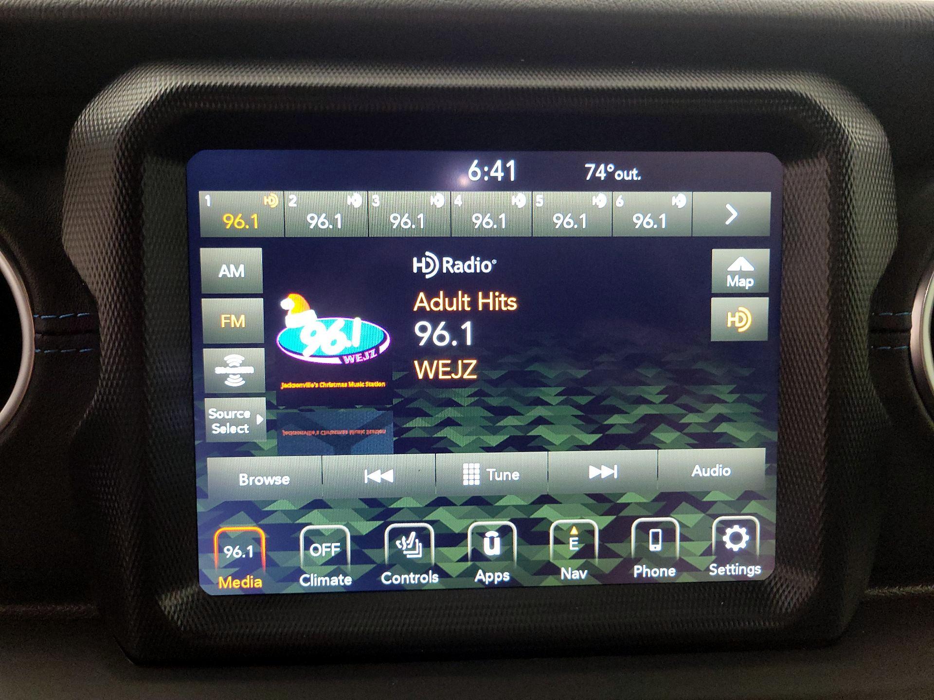 Thumbnail: 2022 Jeep Wrangler - 16