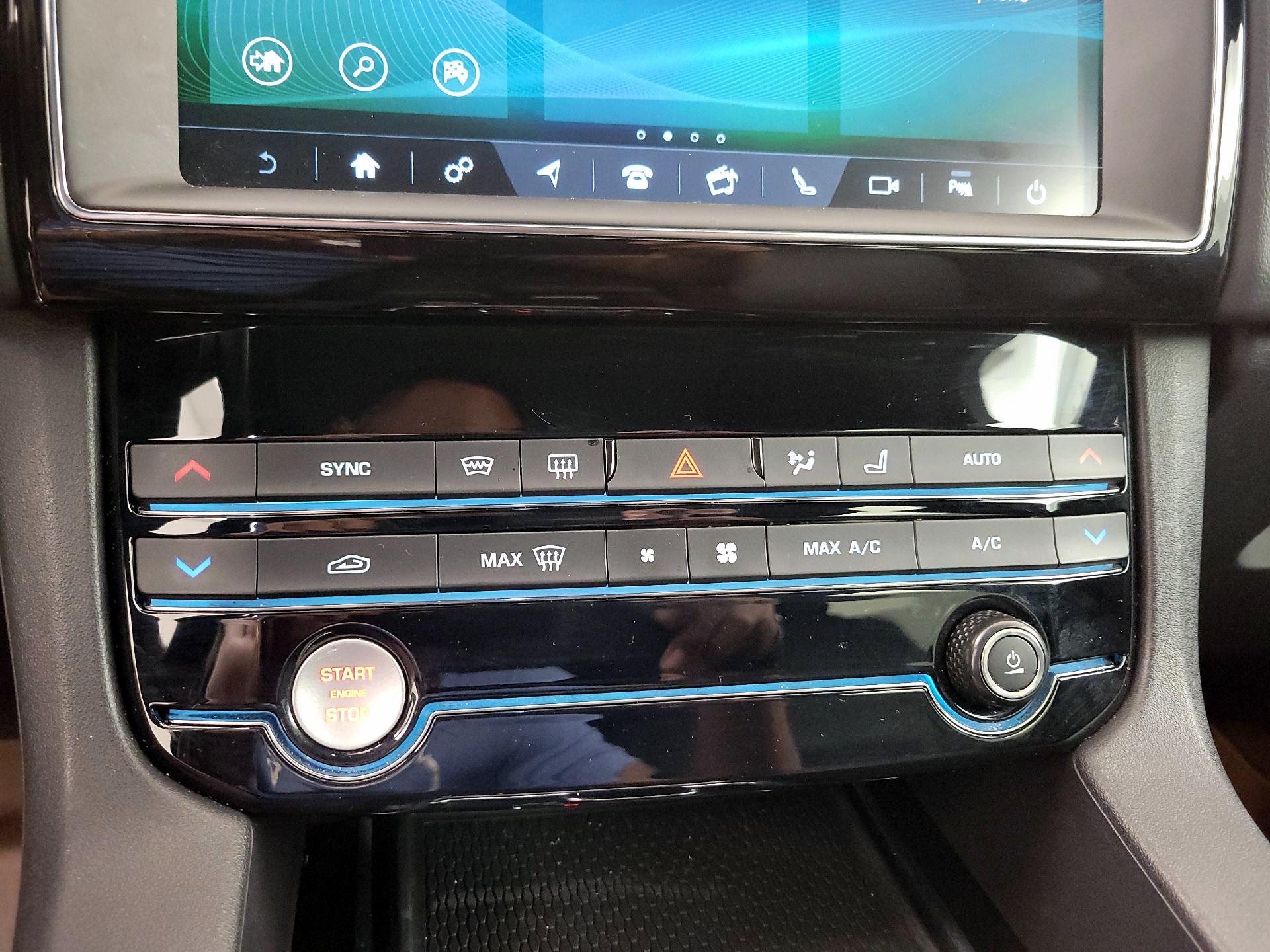 Thumbnail: 2020 Jaguar F-Pace - 17