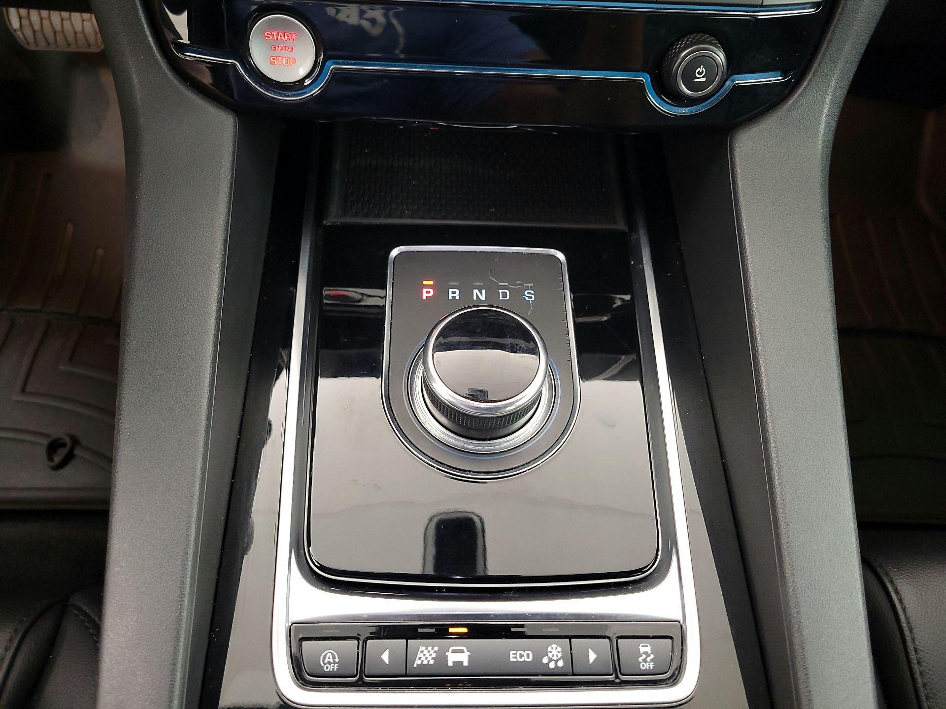 Thumbnail: 2020 Jaguar F-Pace - 18