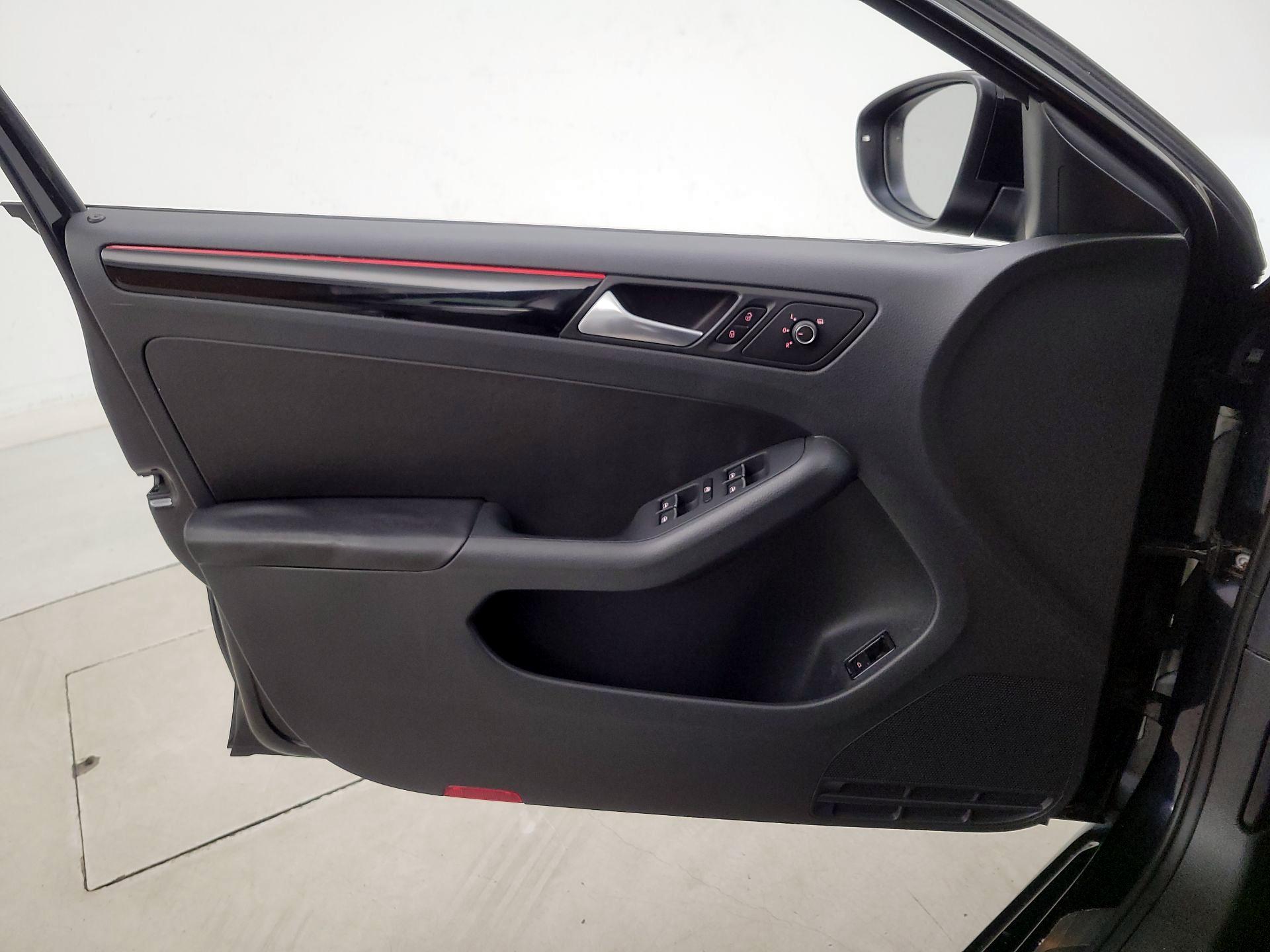 Thumbnail: 2015 Volkswagen Jetta - 12