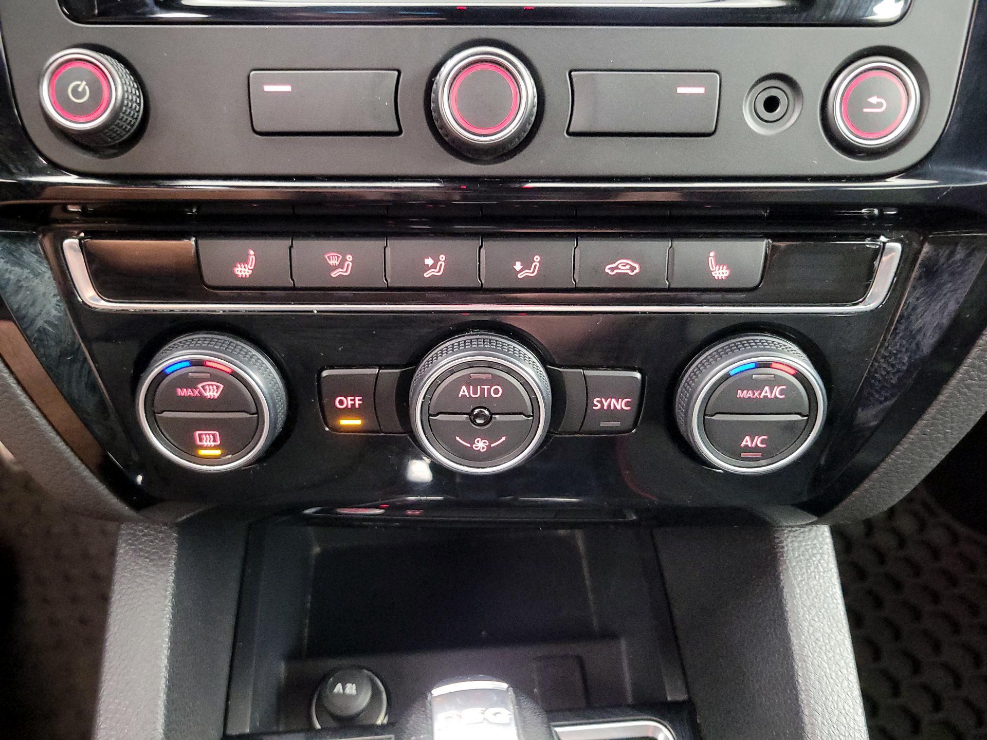 Thumbnail: 2015 Volkswagen Jetta - 16