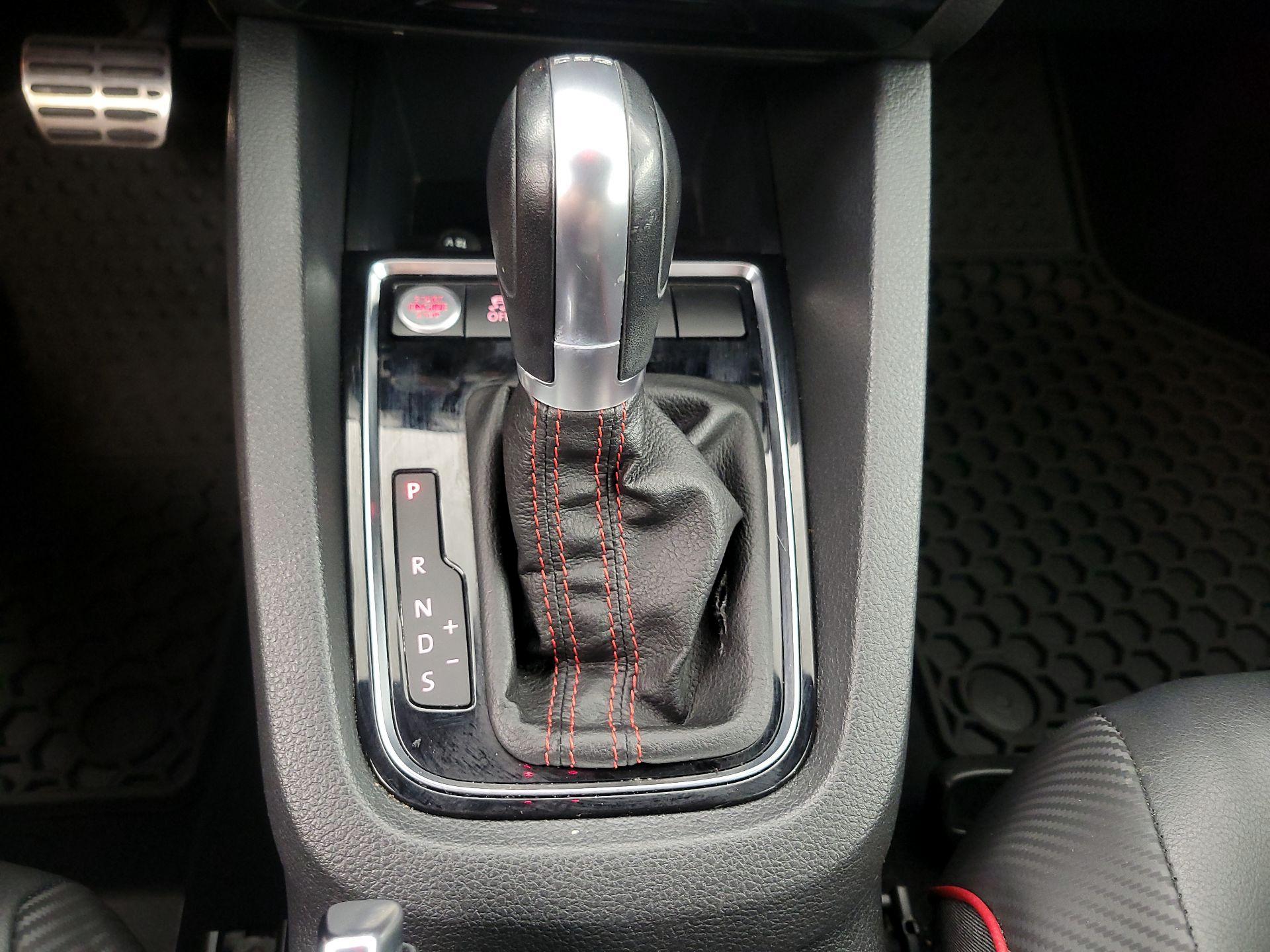 Thumbnail: 2015 Volkswagen Jetta - 17