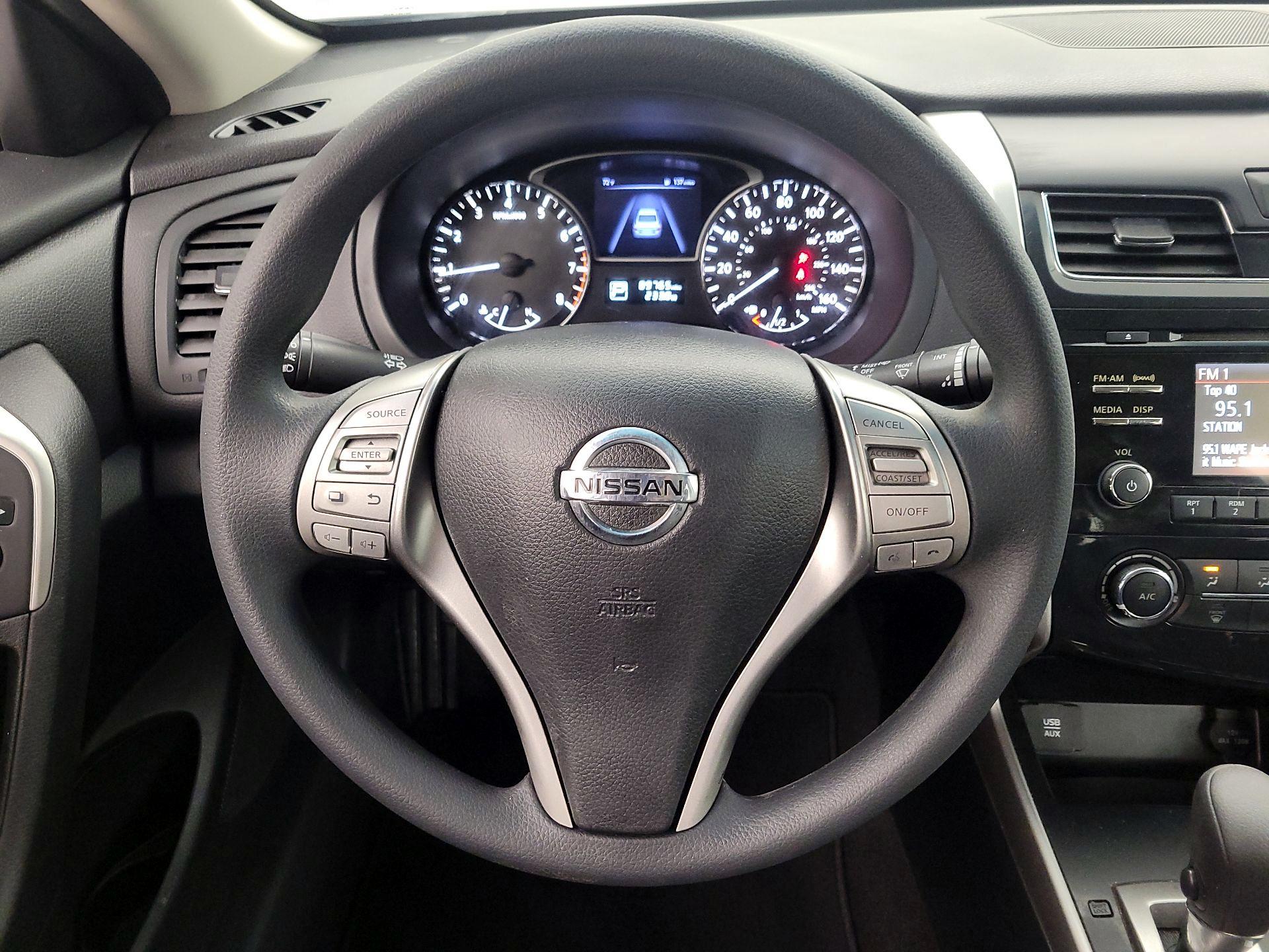 Thumbnail: 2015 Nissan Altima - 10