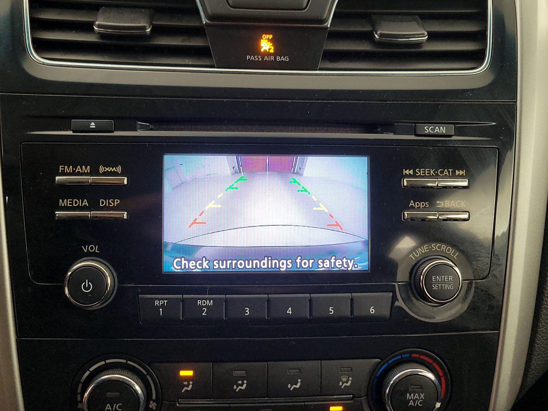 Thumbnail: 2015 Nissan Altima - 14