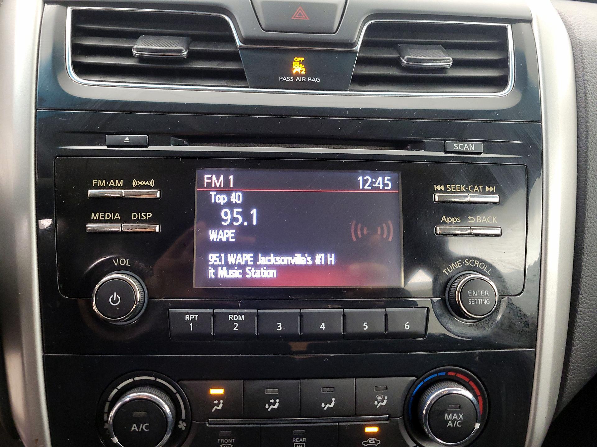 Thumbnail: 2015 Nissan Altima - 15