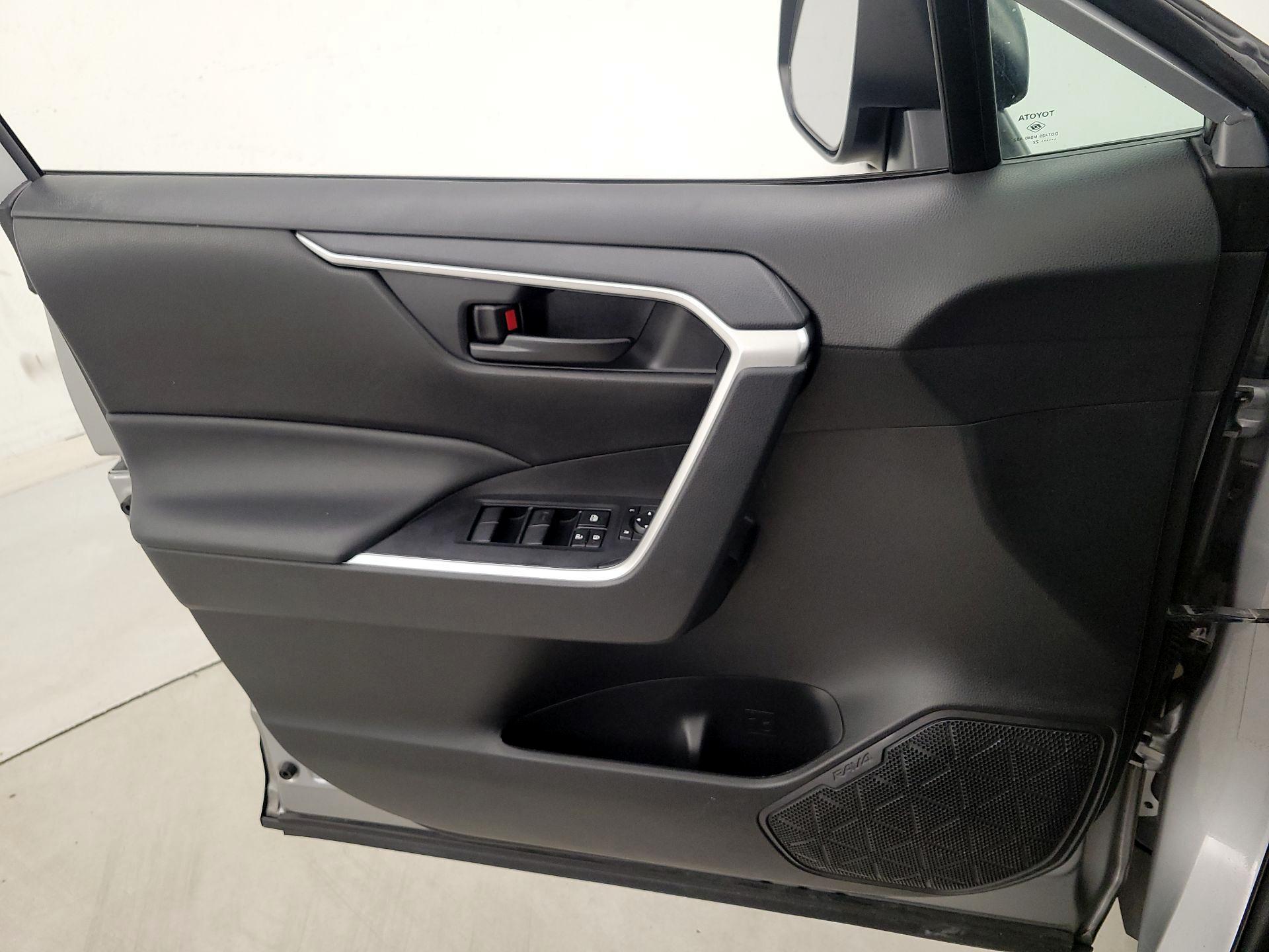 Thumbnail: 2022 Toyota RAV4 - 12