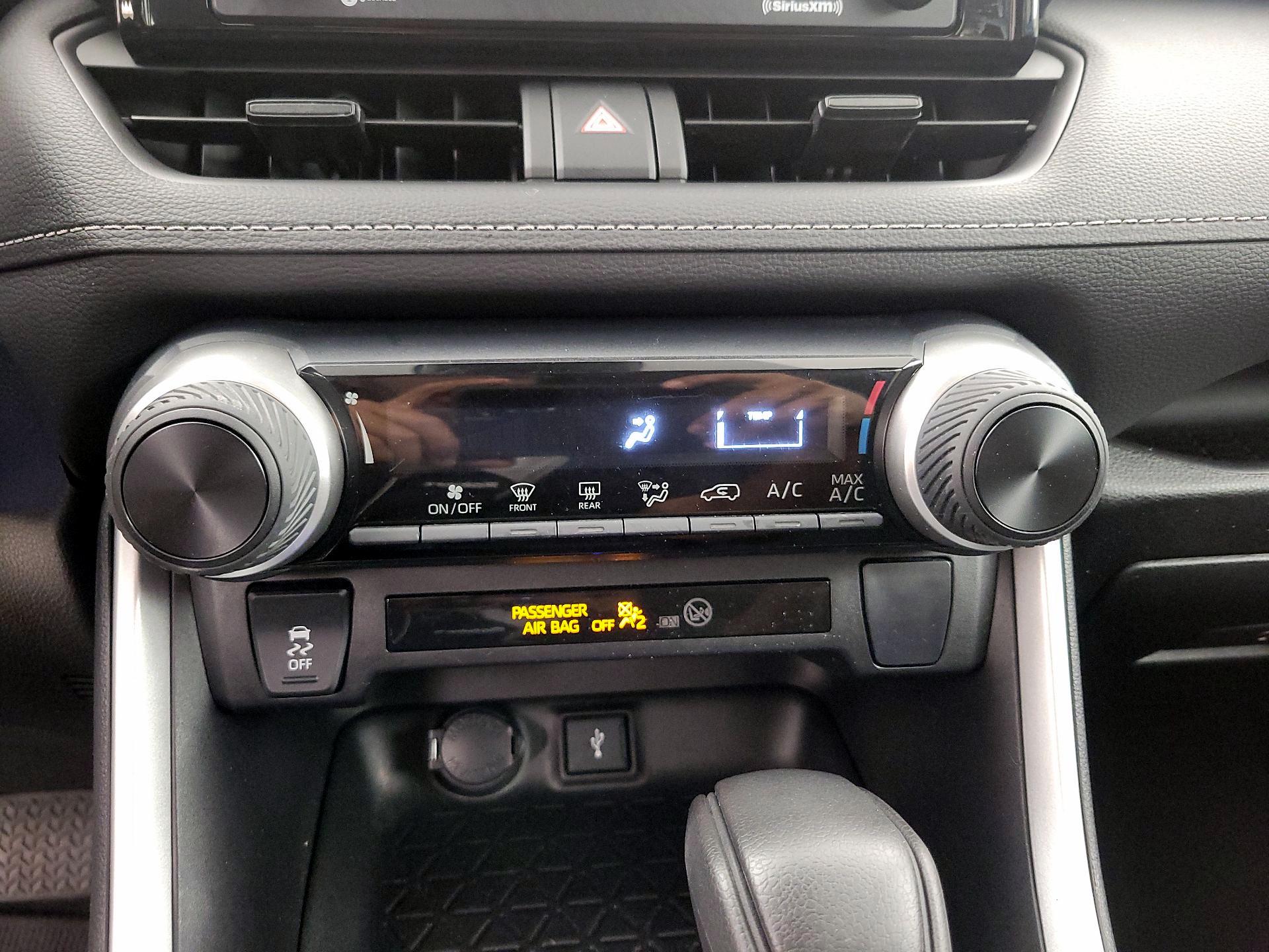 Thumbnail: 2022 Toyota RAV4 - 16