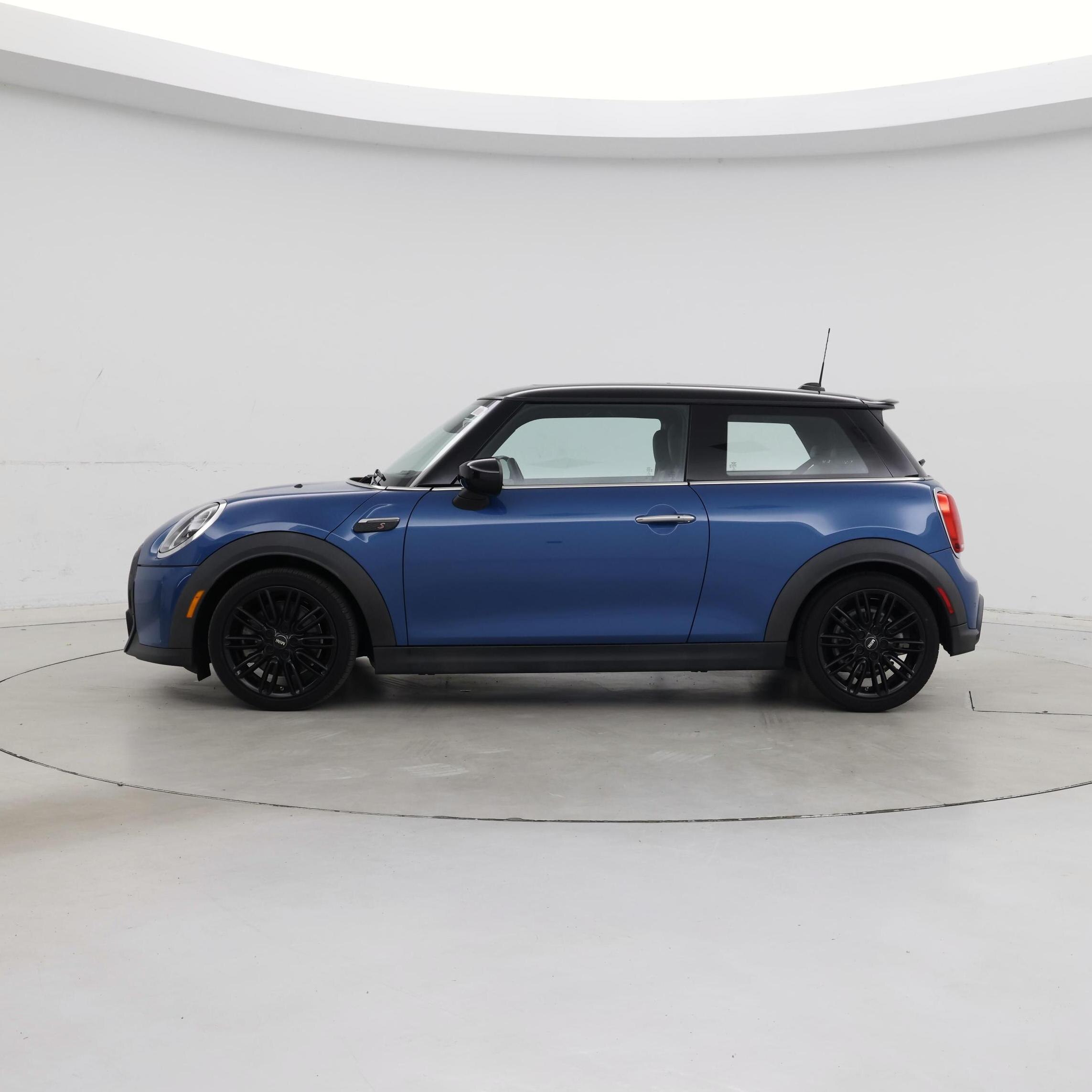 Thumbnail: 2022 MINI Cooper Hardtop - 3