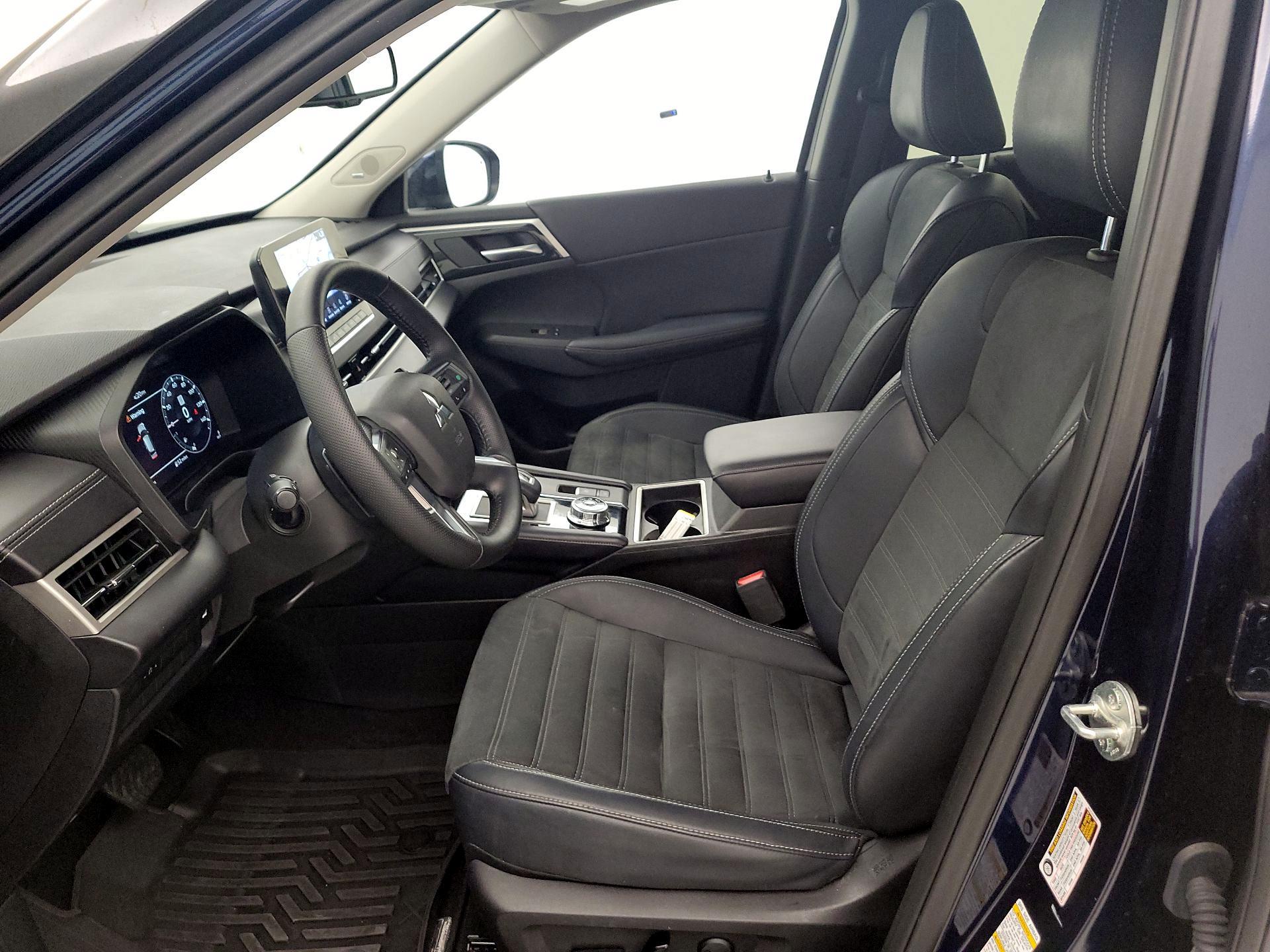 Thumbnail: 2024 Mitsubishi Outlander - 11