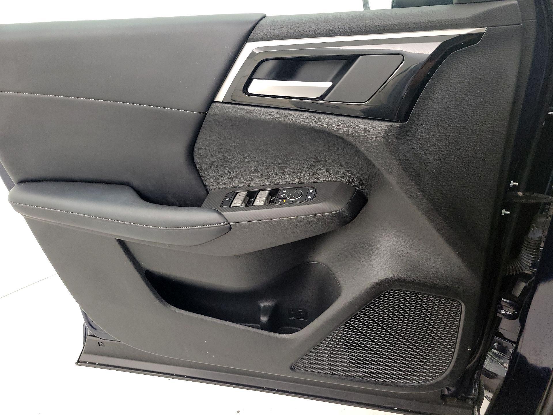 Thumbnail: 2024 Mitsubishi Outlander - 12