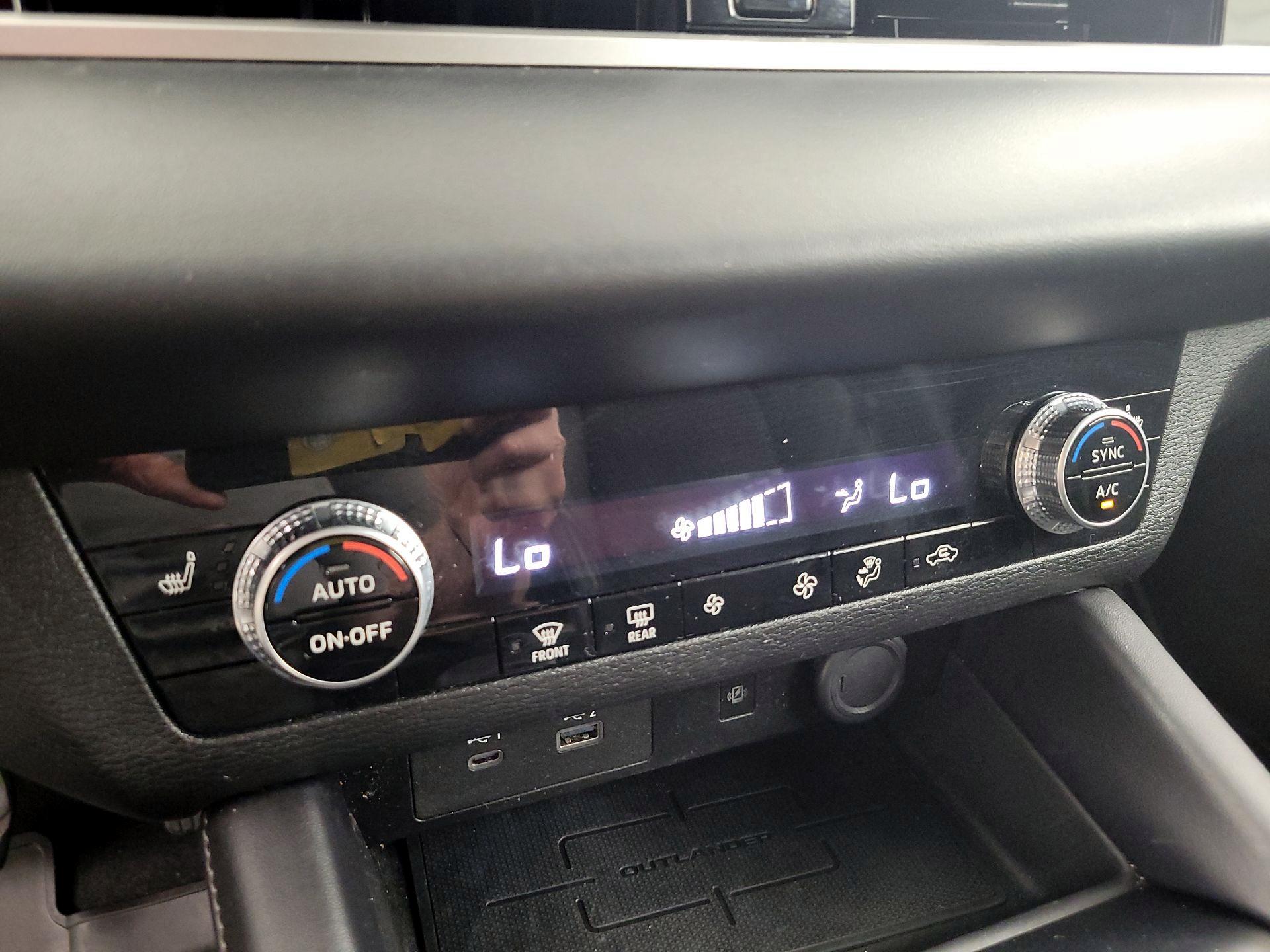 Thumbnail: 2024 Mitsubishi Outlander - 17