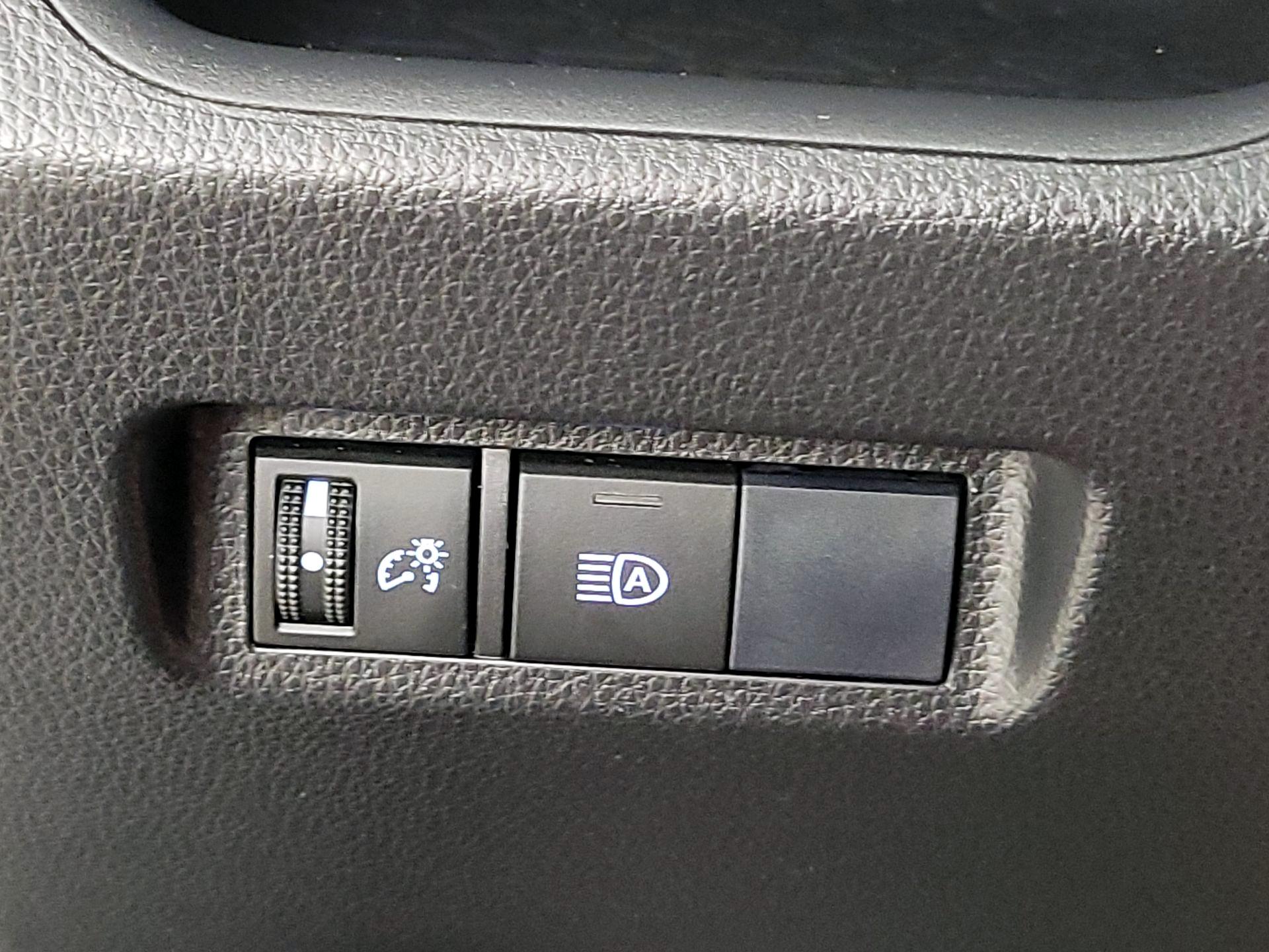 Thumbnail: 2019 Toyota RAV4 - 13