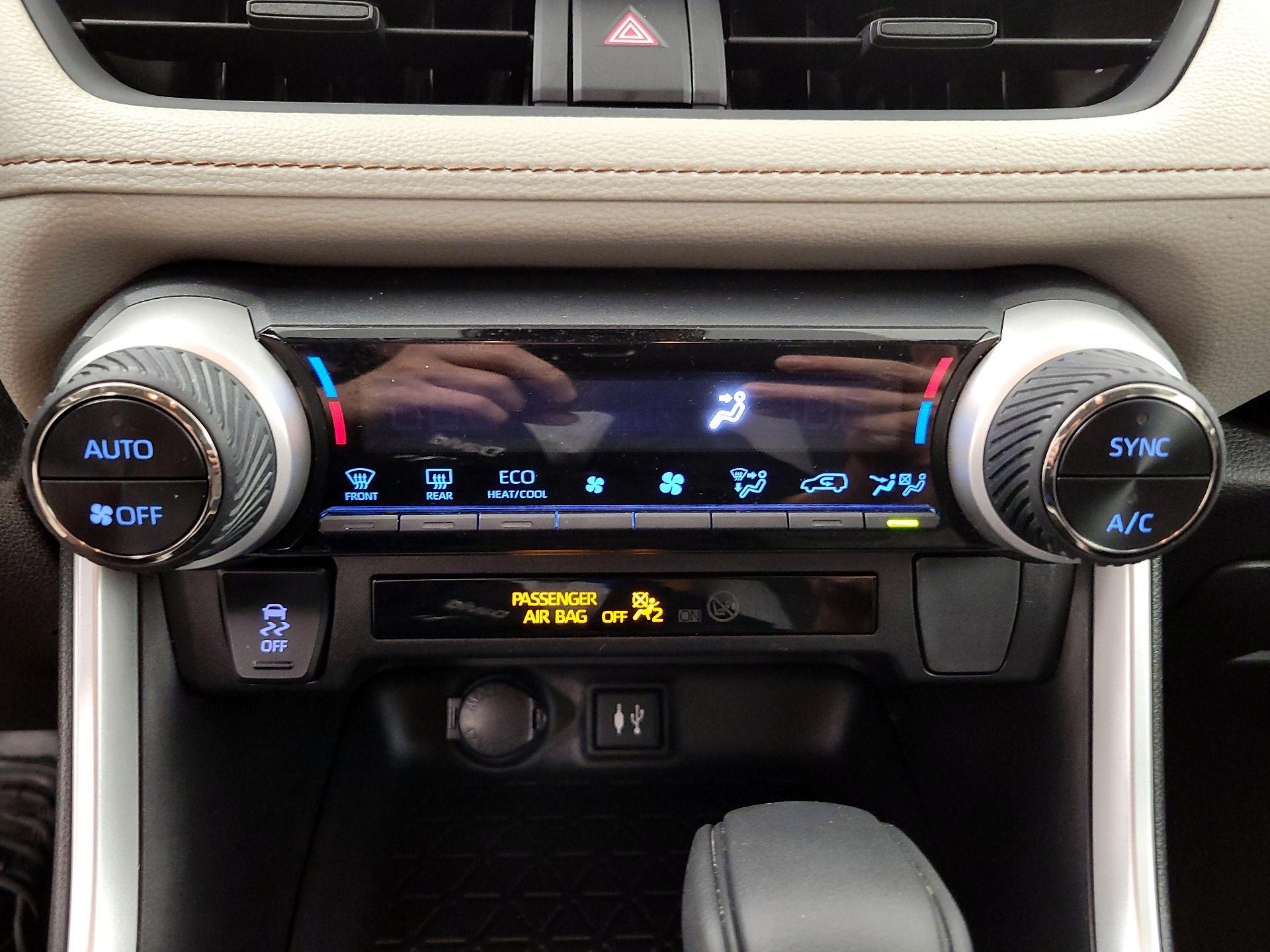 Thumbnail: 2019 Toyota RAV4 - 16