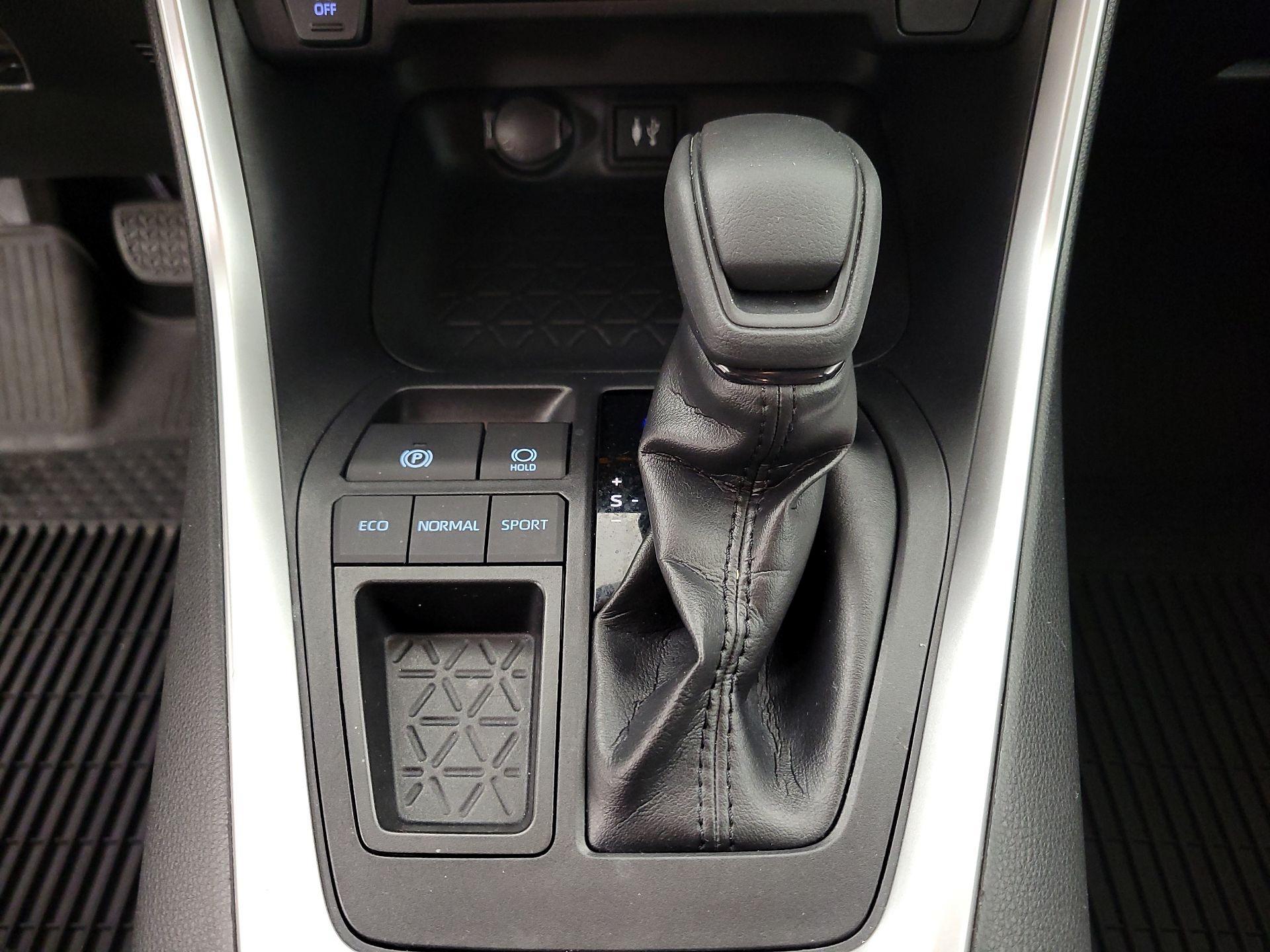 Thumbnail: 2019 Toyota RAV4 - 17