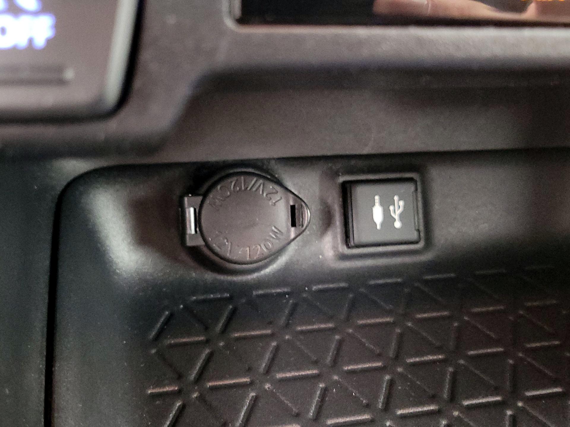 Thumbnail: 2019 Toyota RAV4 - 18