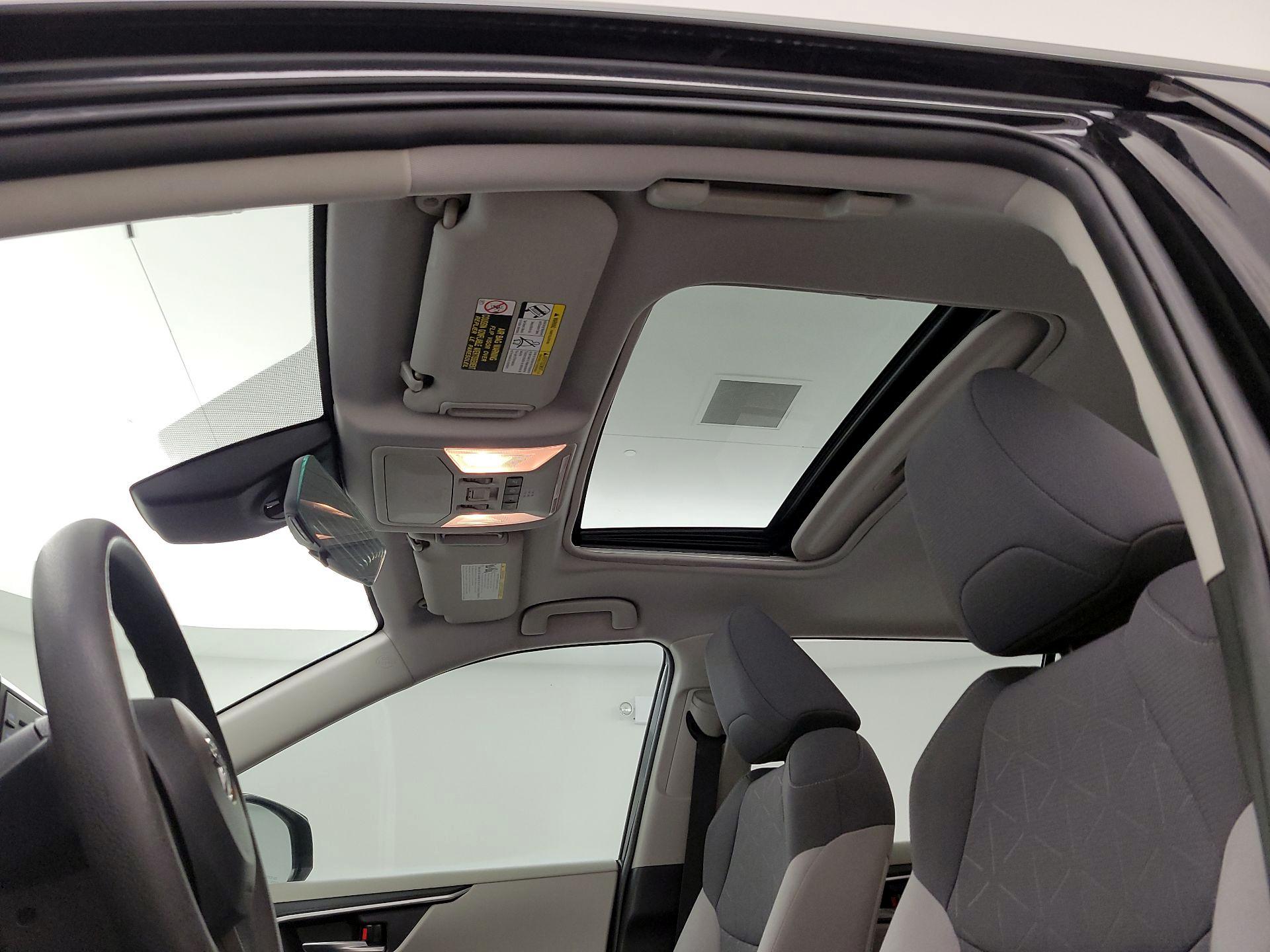 Thumbnail: 2019 Toyota RAV4 - 19