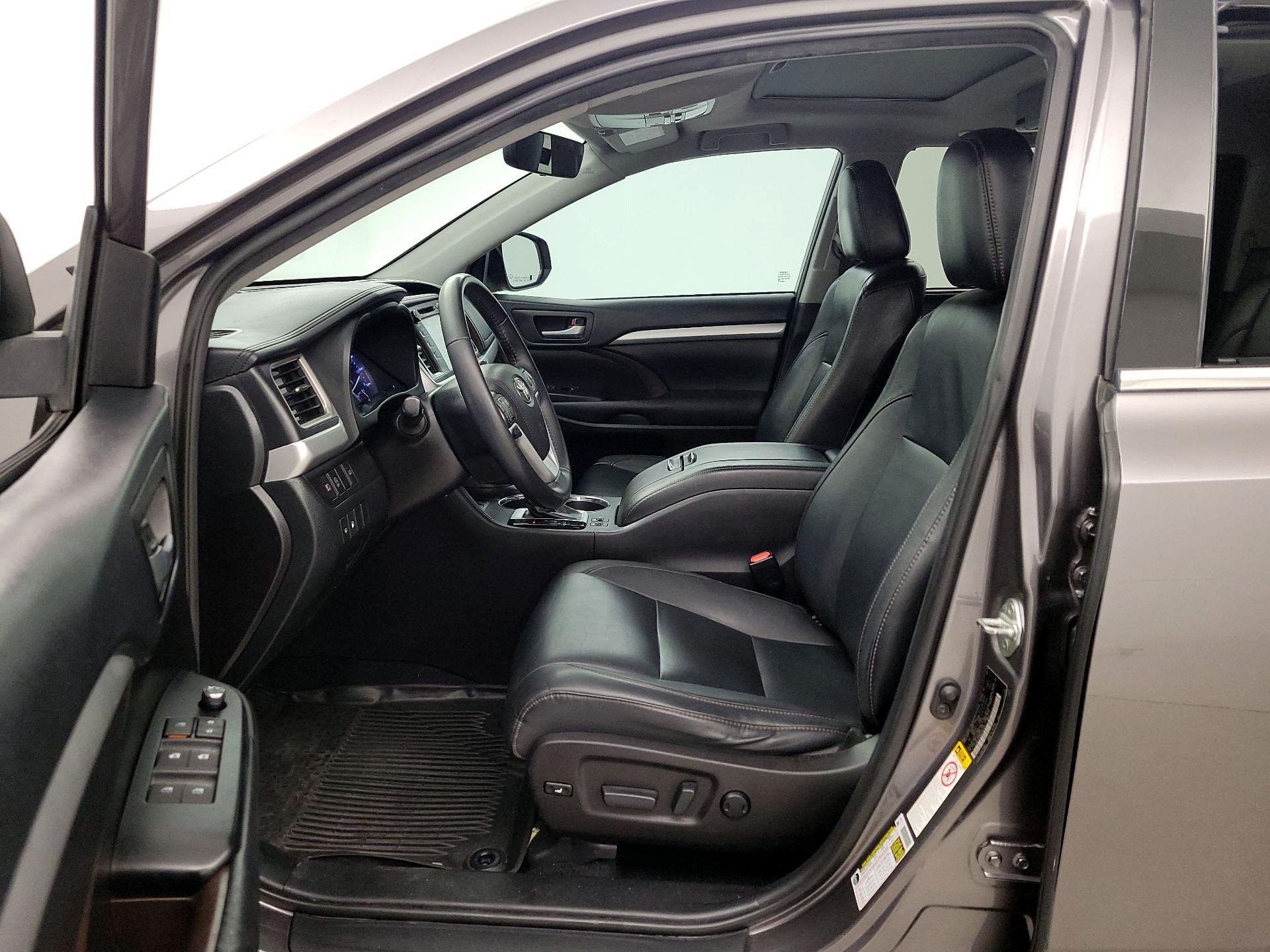 Thumbnail: 2019 Toyota Highlander - 11