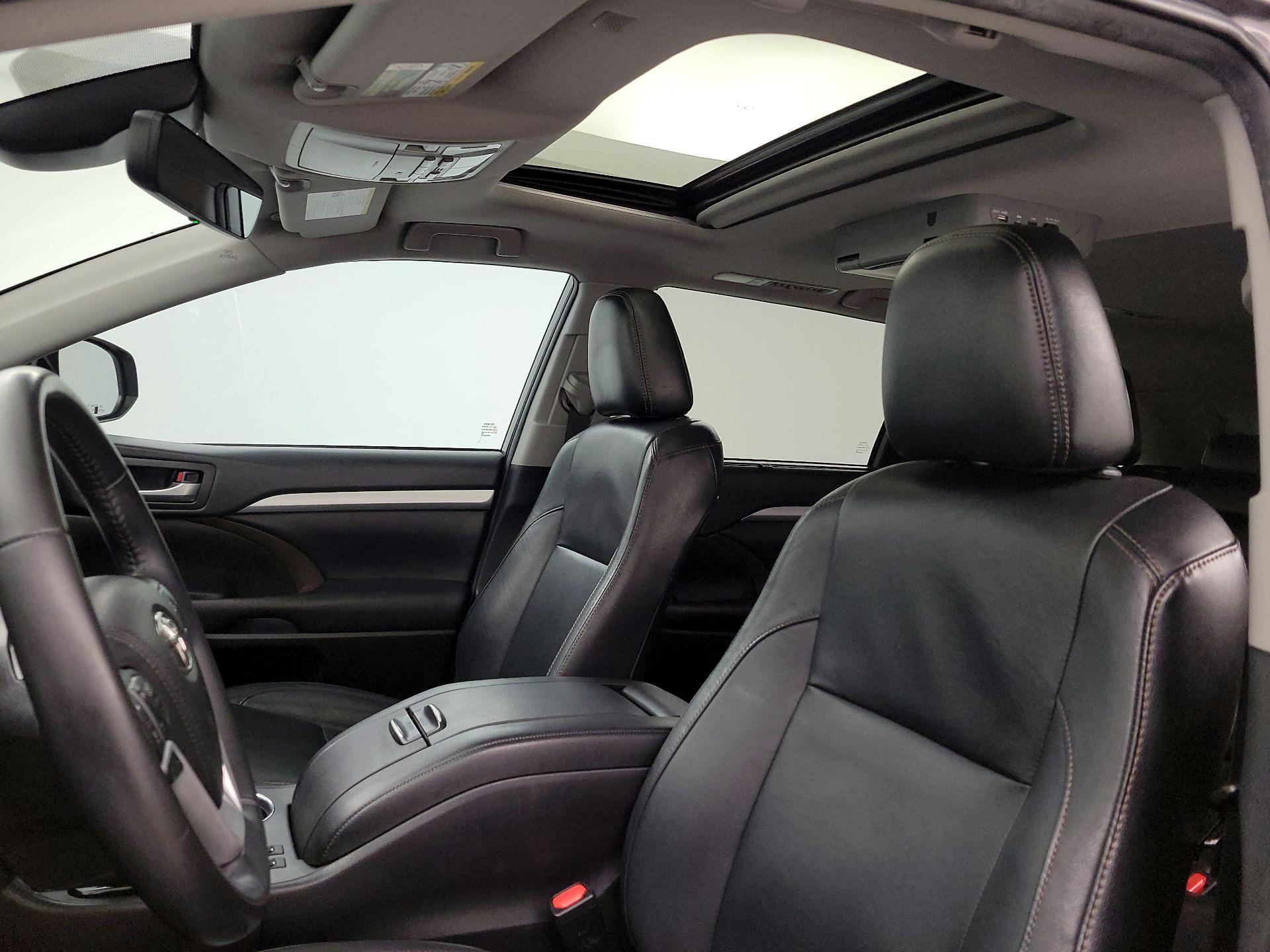 Thumbnail: 2019 Toyota Highlander - 19