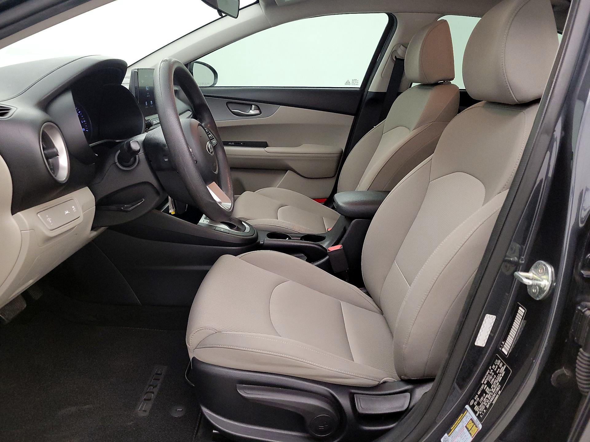 Thumbnail: 2019 Kia Forte - 11