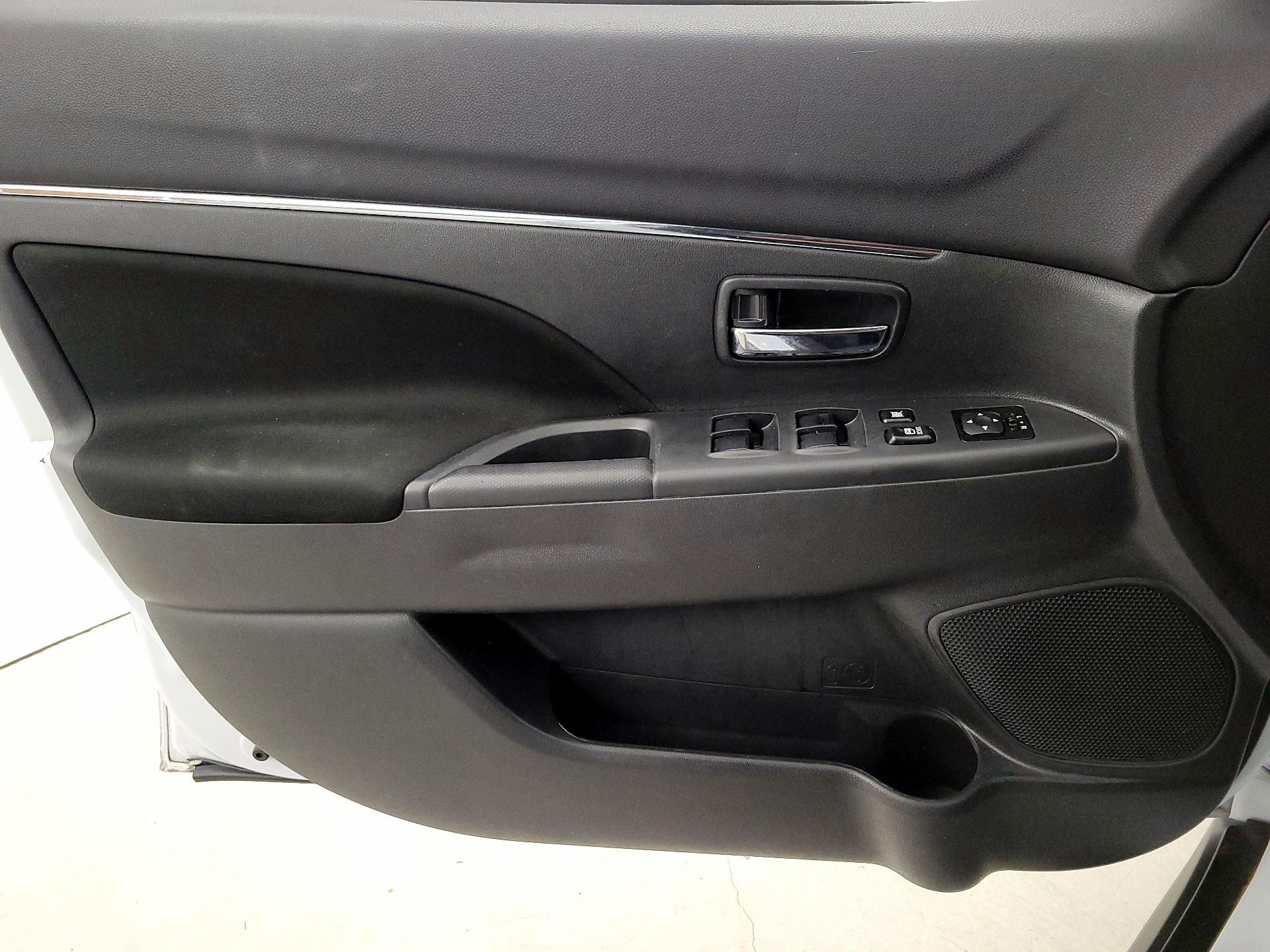 Thumbnail: 2023 Mitsubishi Outlander Sport - 12