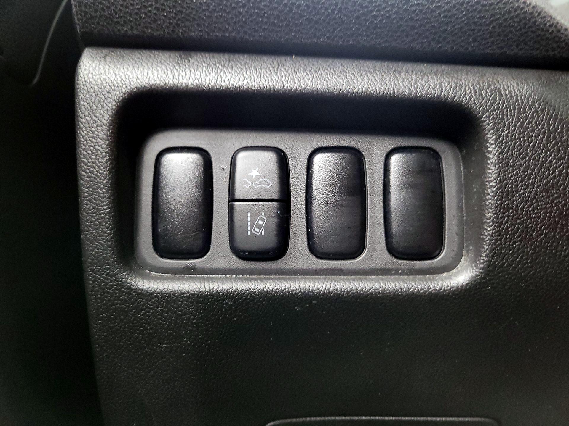 Thumbnail: 2023 Mitsubishi Outlander Sport - 13