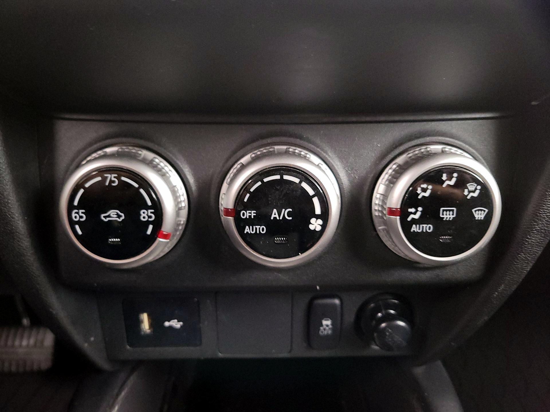 Thumbnail: 2023 Mitsubishi Outlander Sport - 16